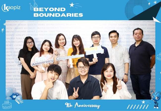 特設のフォトスポットでは従業員たちが仲間と写真を撮ったり、美しい瞬間を記録したりしました