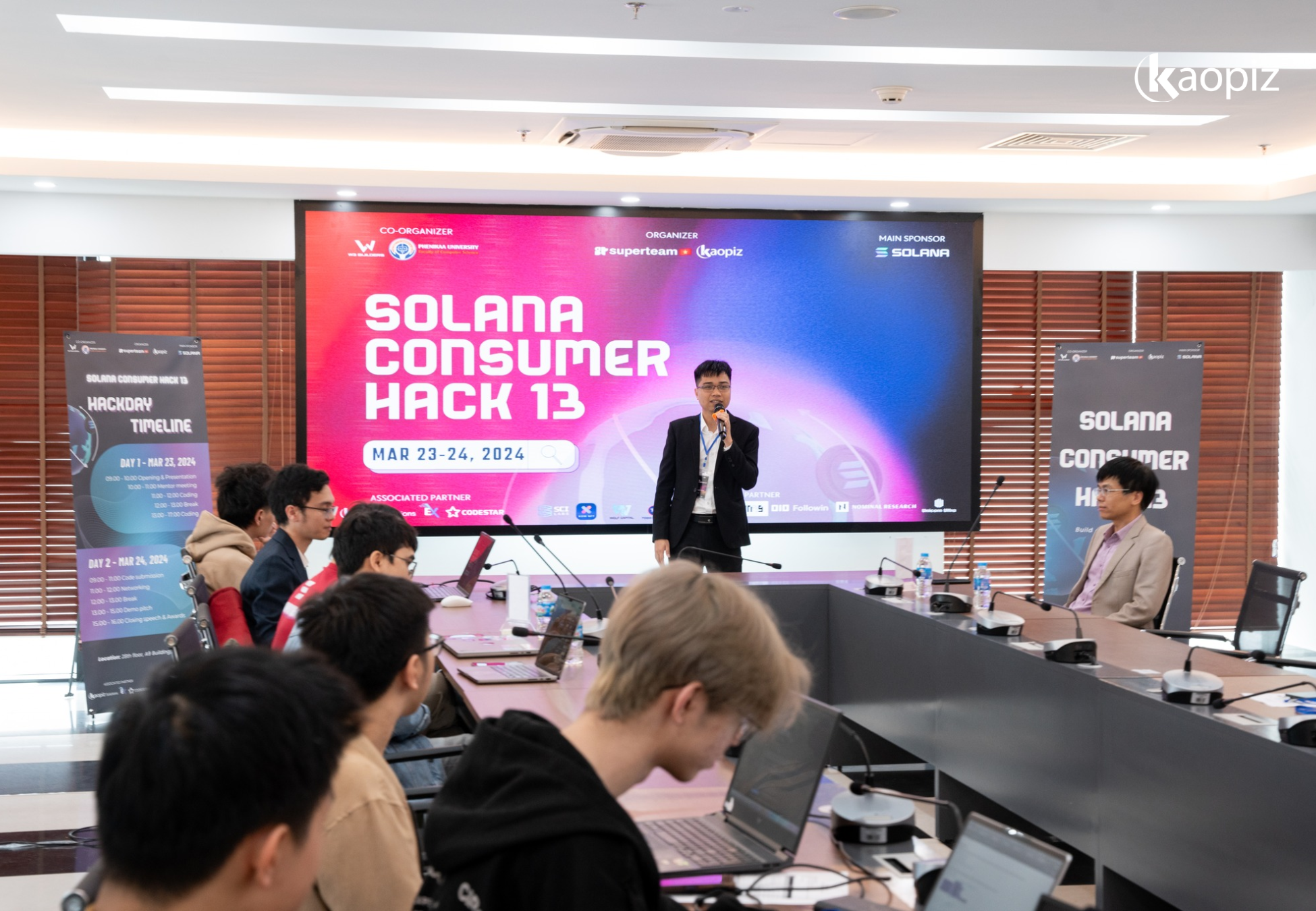 カオピーズの副社長であるクアン氏の発表