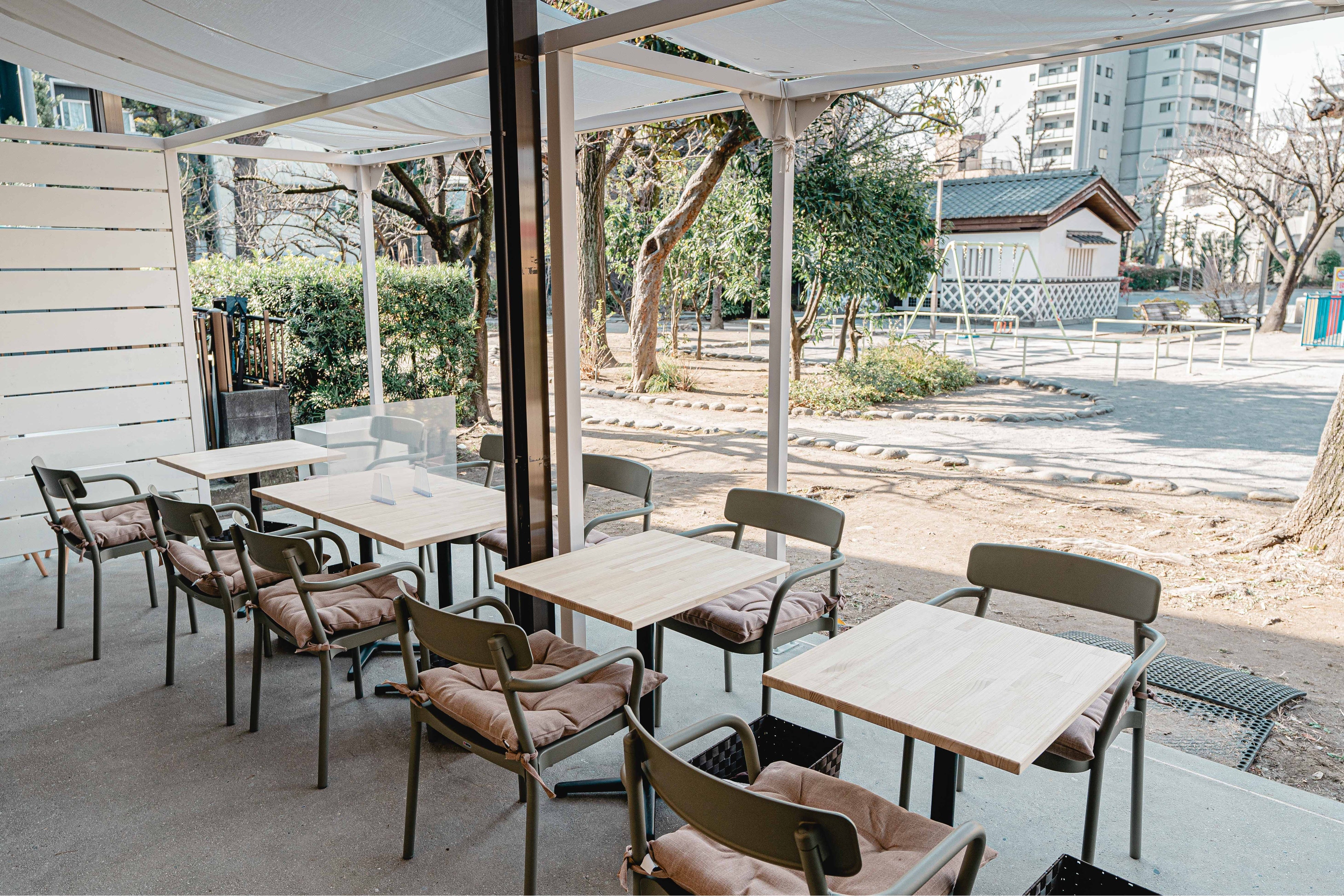 深川公園直結のテラス席