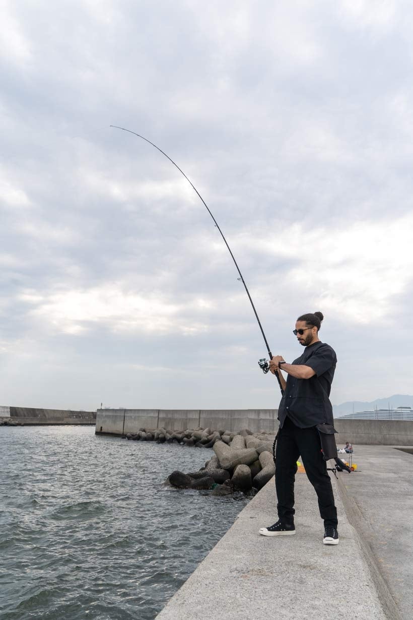 動きやすさをほんの少し犠牲にして、細身のシルエットを追求。※Fishermans Workpants HASU®(NTP)ブラック着用