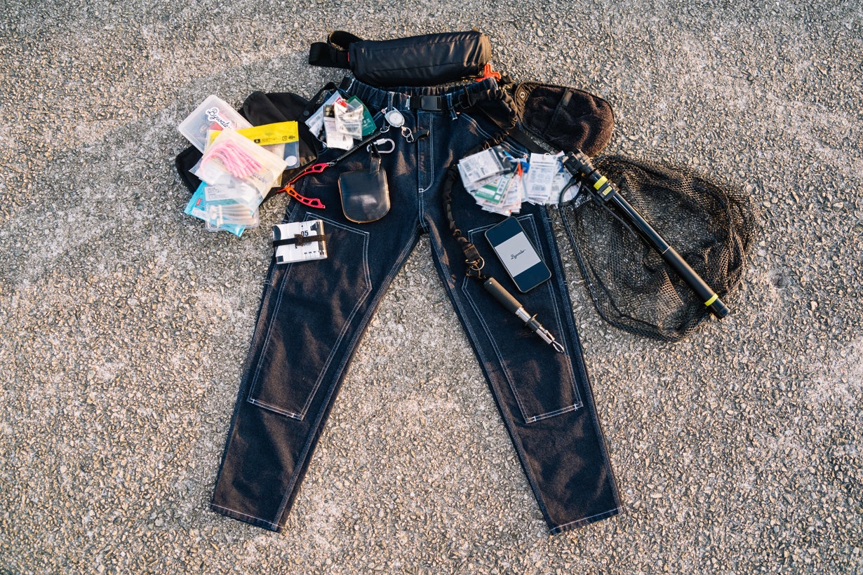 バス釣りでの利用した際の収納量イメージ。※Fishermans Stretch Denim Workpants｜KIGEN（NTP-St）にて撮影