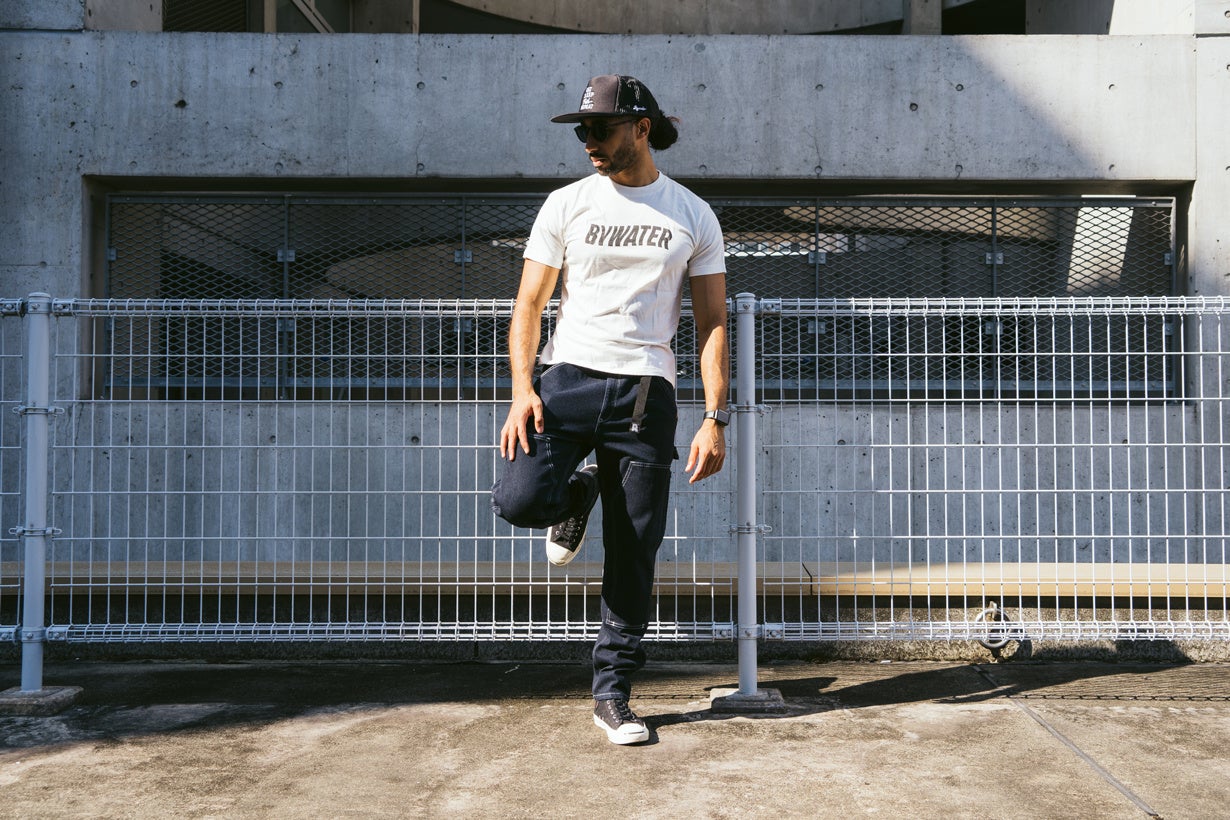 釣りだけではなく、街でも違和感がありません。※Fishermans Stretch Denim Workpants｜KIGEN（NTP-St）着用
