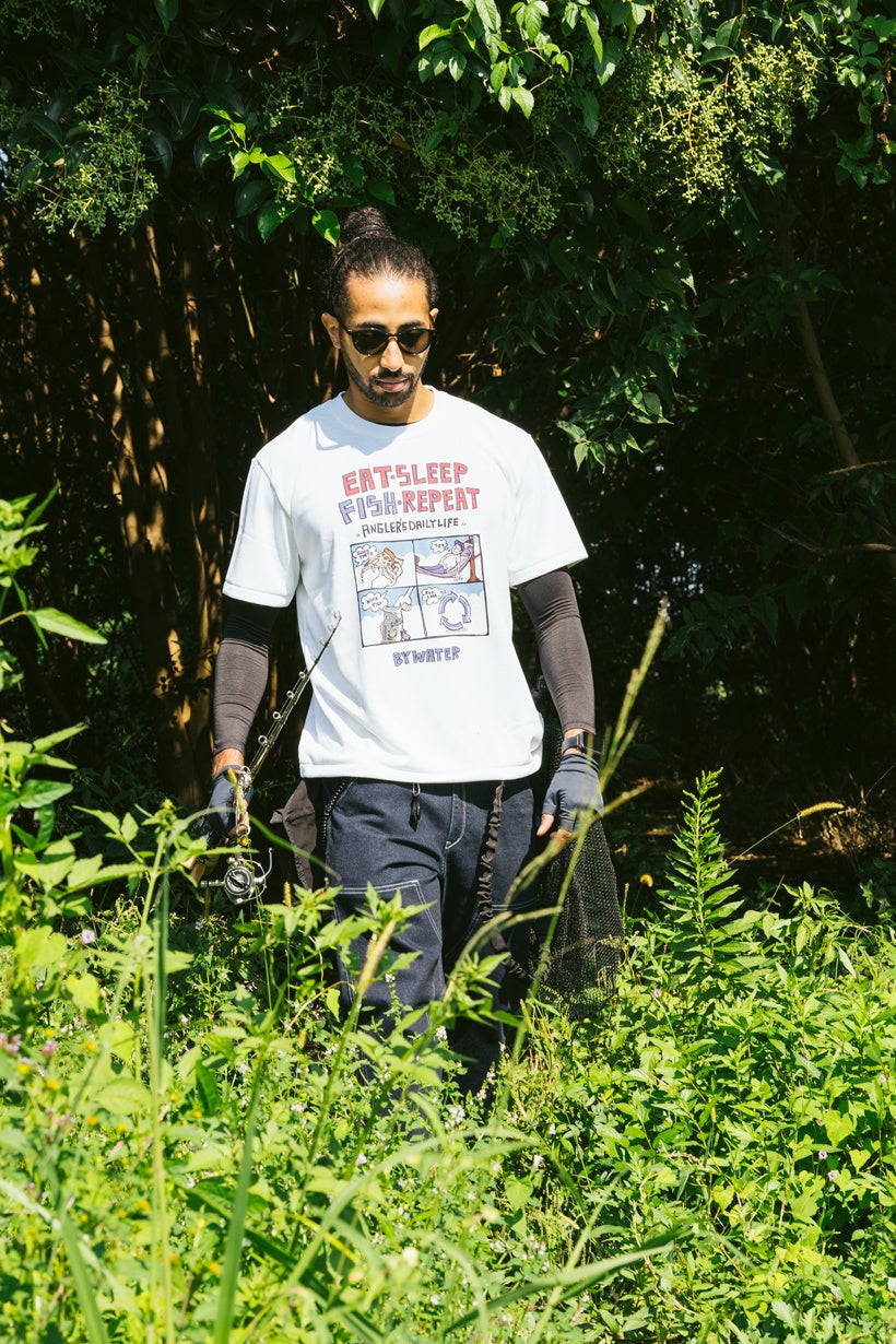 道無き道を藪漕ぎしてポイントへ移動するランガンスタイルに最適。※Fishermans Stretch Denim Workpants｜KIGEN（ORI-St）着用