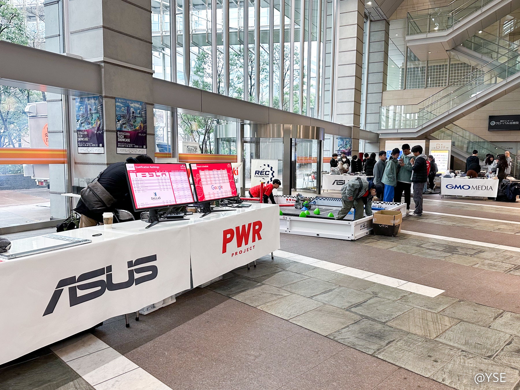 競技会場はセントラルガーデンで初の野外開催の予定でしたが雨天のため品川インターシティS&R棟B1階のアトリウムで開催しました