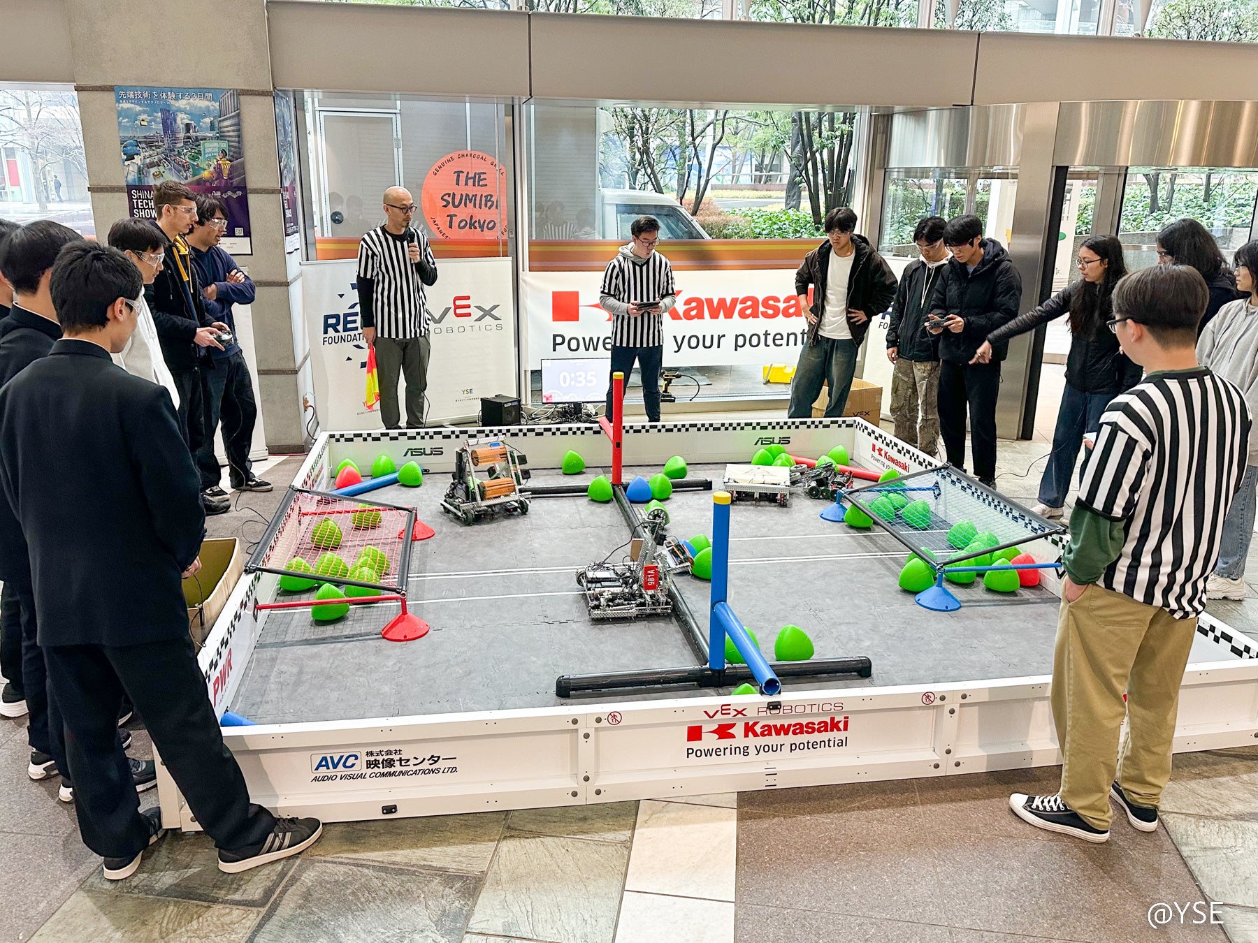 急遽アメリカンスクールの生徒がレフリーを務めてくれました