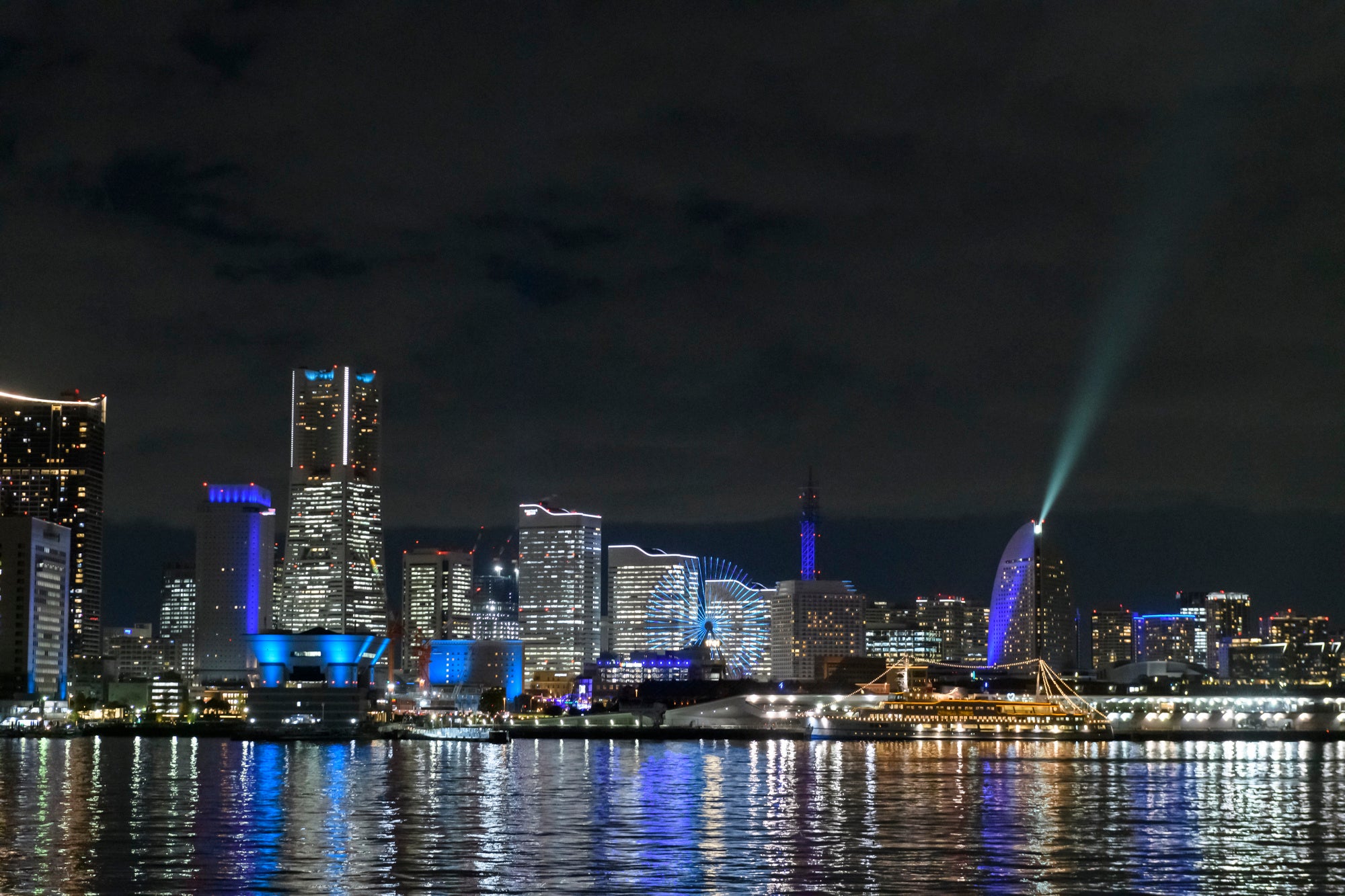 GUNDAM-LABの２階デッキからの「NIGHT VIEWING」