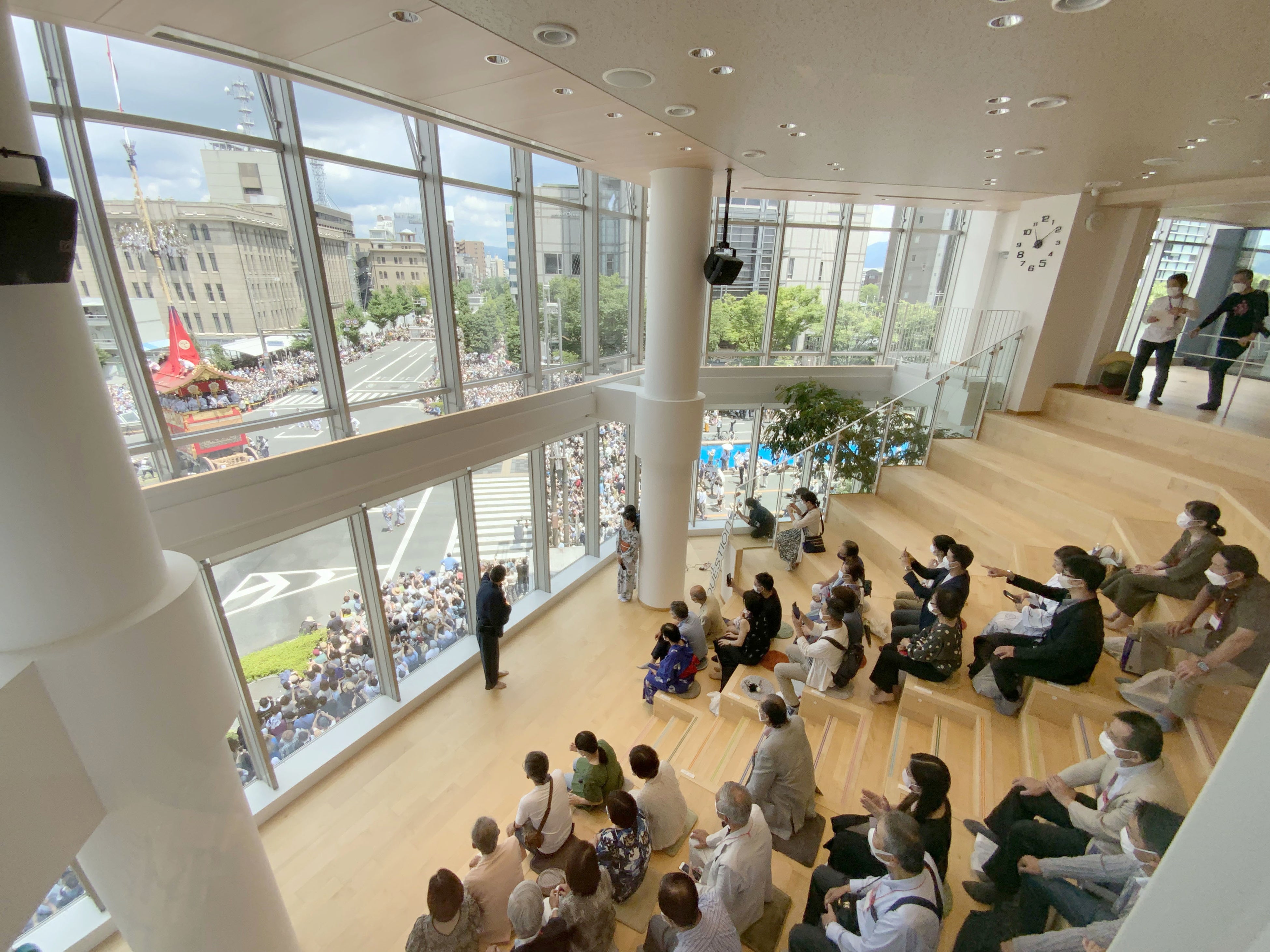 祇園祭・最高の桟敷席、京都信用金庫の新拠点「QUESTION