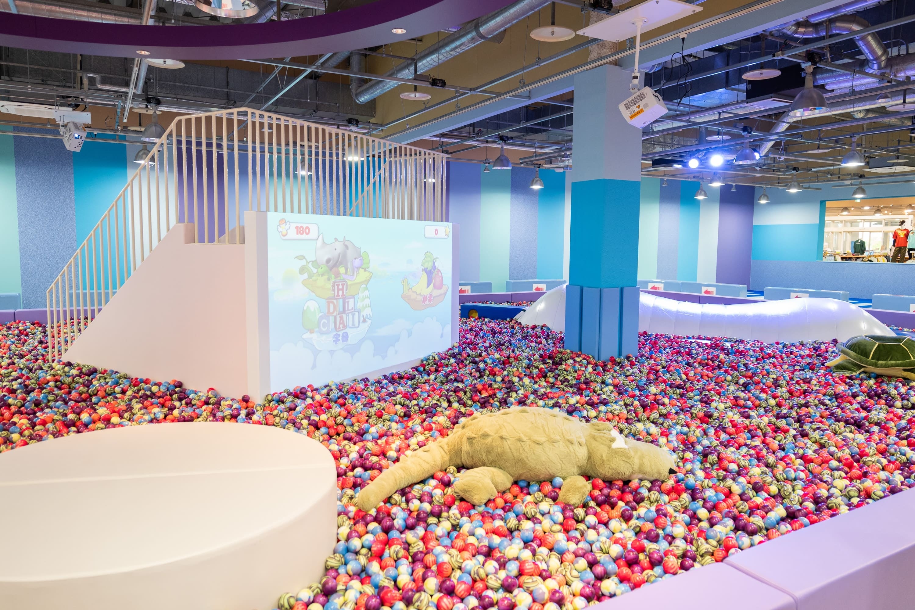 ボールプール／プロジェクションマッピング