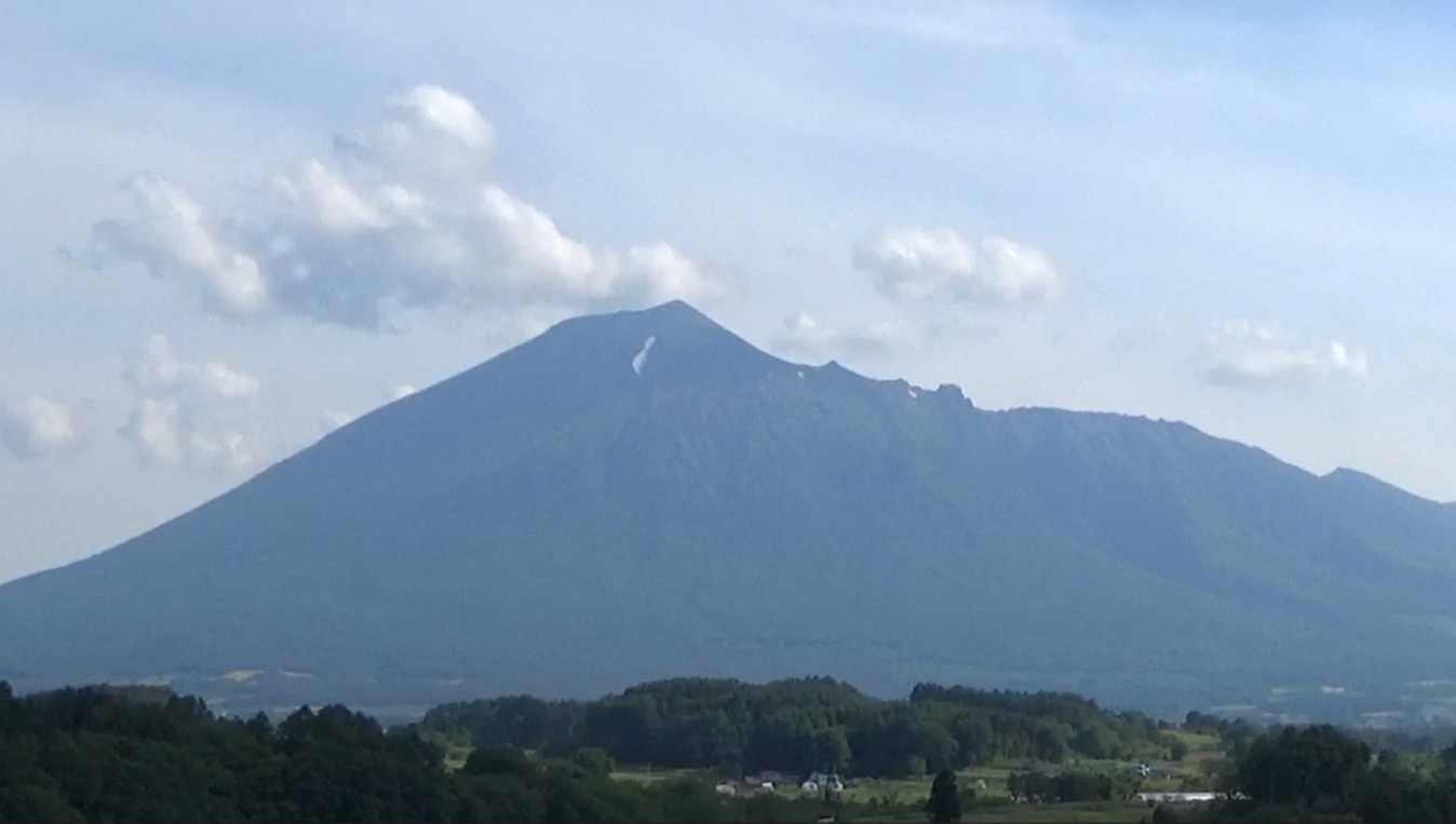 ご自宅から仰ぐ岩手山