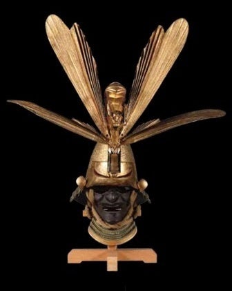 蟷螂前立付烏帽子形兜　安土桃山時代（16世紀末～17世紀初）　個人蔵　 撮影：冥賀明子（「藤代」デジタル写真部）