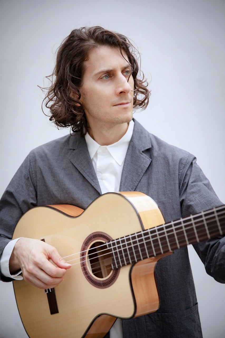 大人気ユーチューバーDr. CapitalがJ-POPの名曲を徹底解剖! 大人気ユーチューバーDr. CapitalがJ-POPの名曲を徹底解剖!