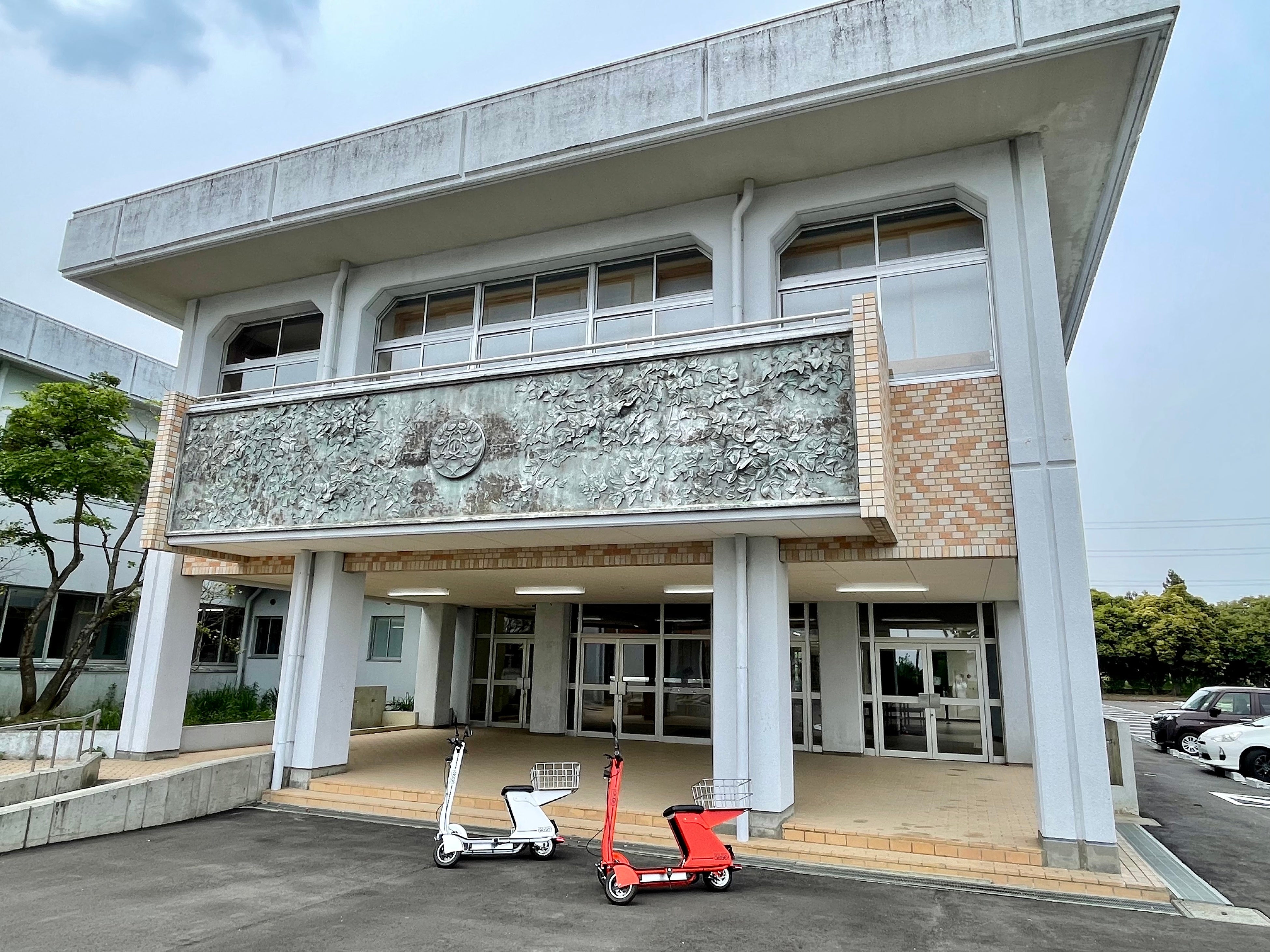 大野小学校跡「大熊インキュベーションセンター」と電動バイク「GOGO！シェア」