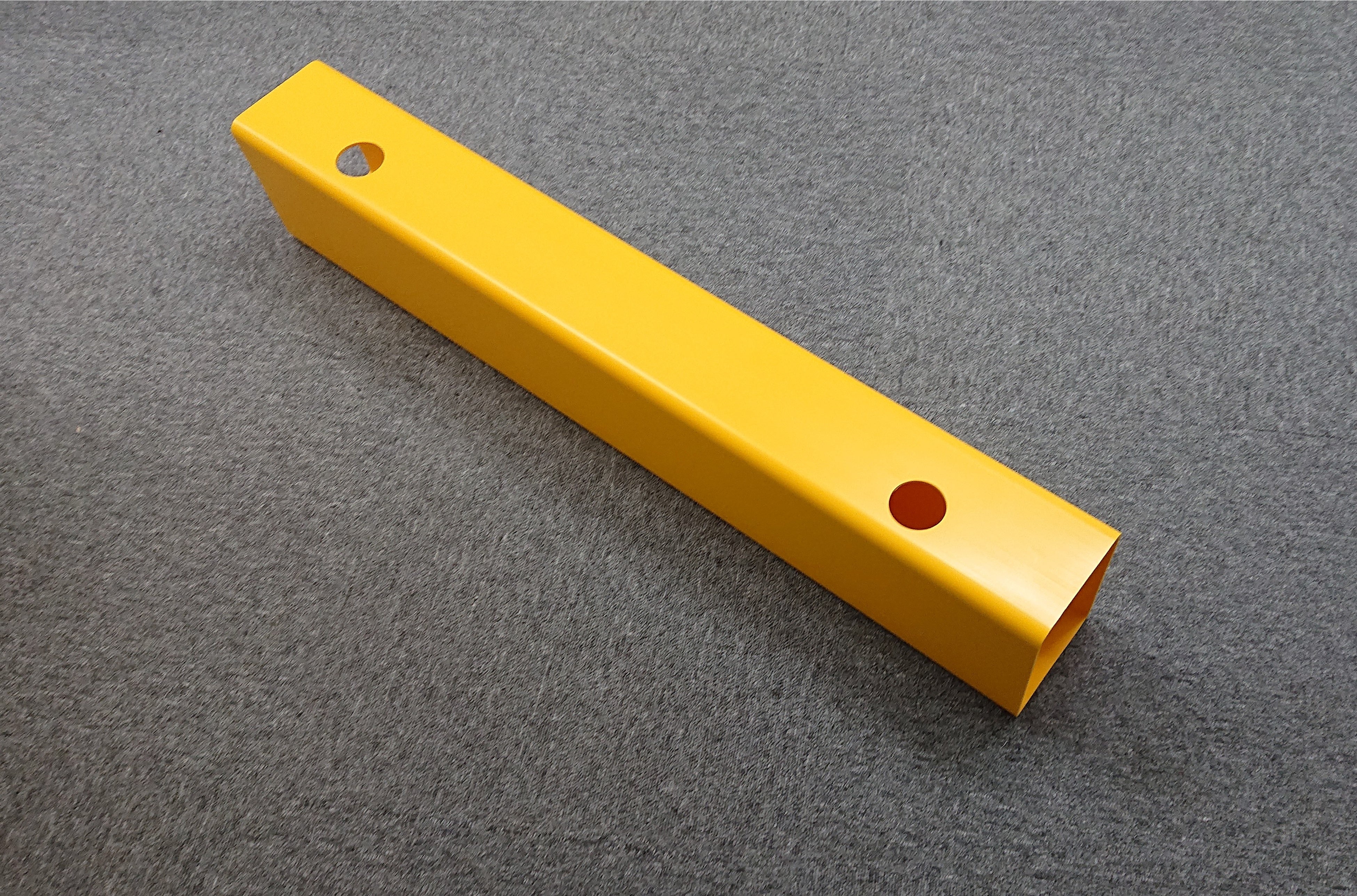 フクビ化学⼯業／物流施設や倉庫・⼯場などにおいて、フォークリフトの壁⾯衝突を回避させる視認材 「樹脂製フォークガード175」を発売｜通販物流