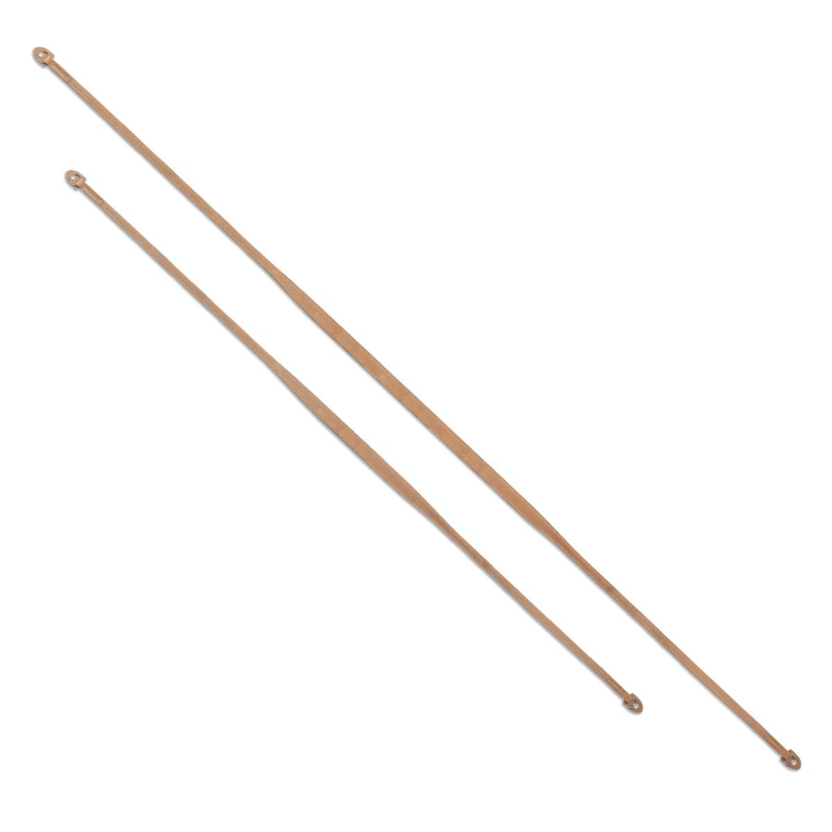 ストラップ中央部分の幅が広く、肩や首への負担が少ない形状