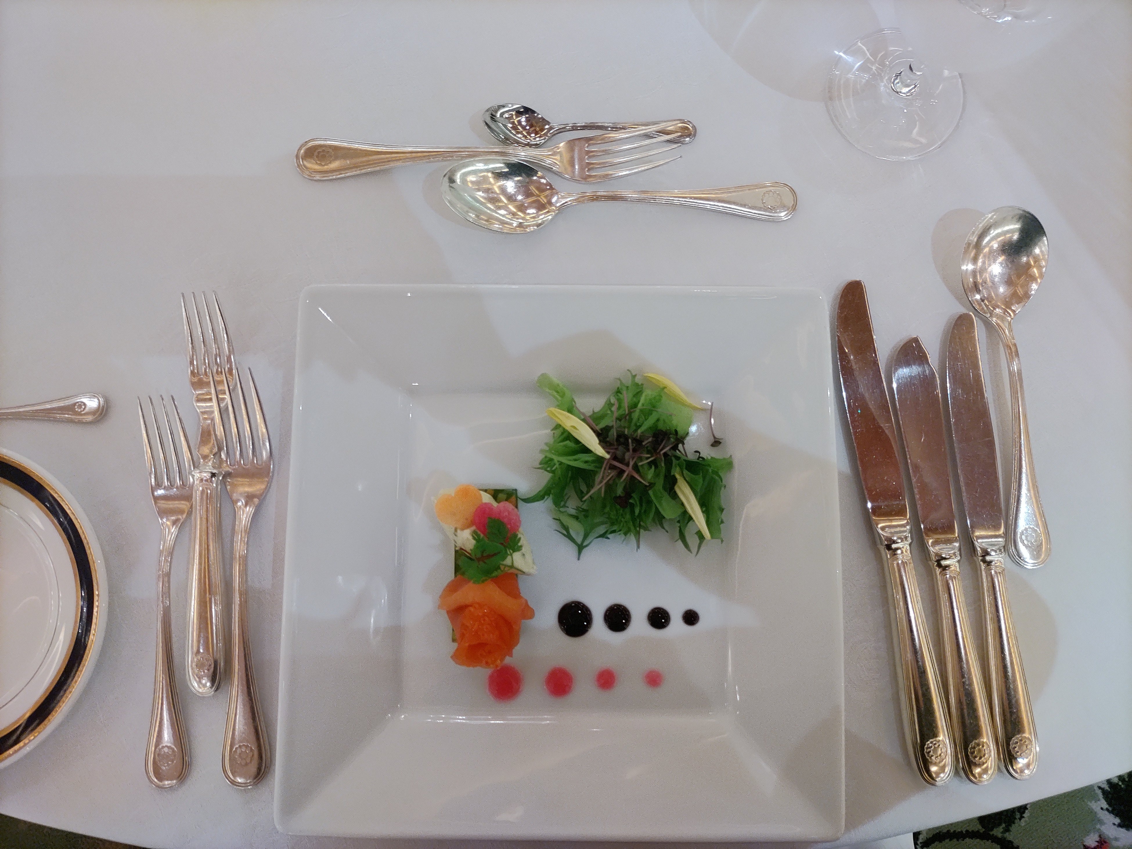 京都大原産野菜などのゼリー寄せ　スモークサーモンと鱸のリエット　彩野菜とマイクロリーフ　2種のソースで