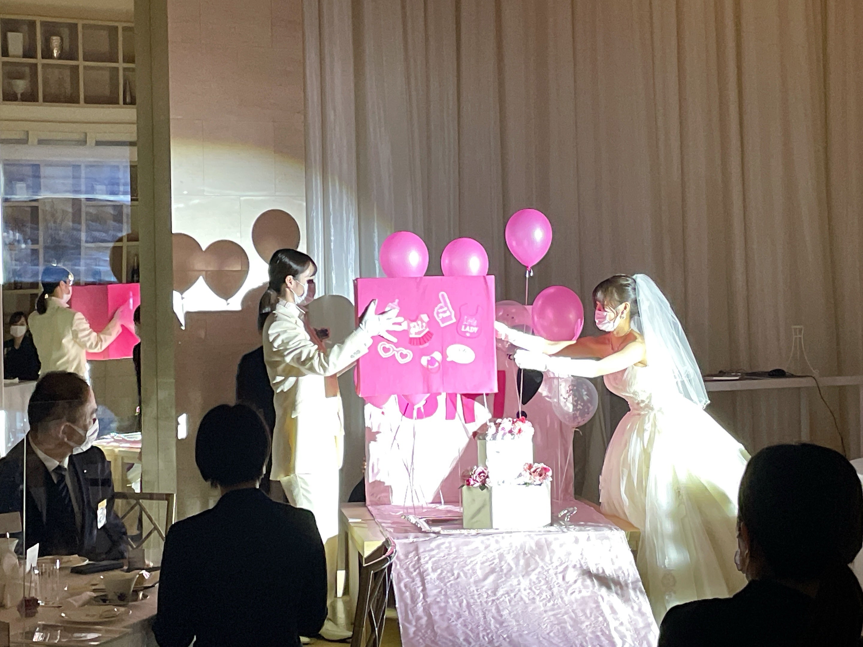 性別発表の演出の様子