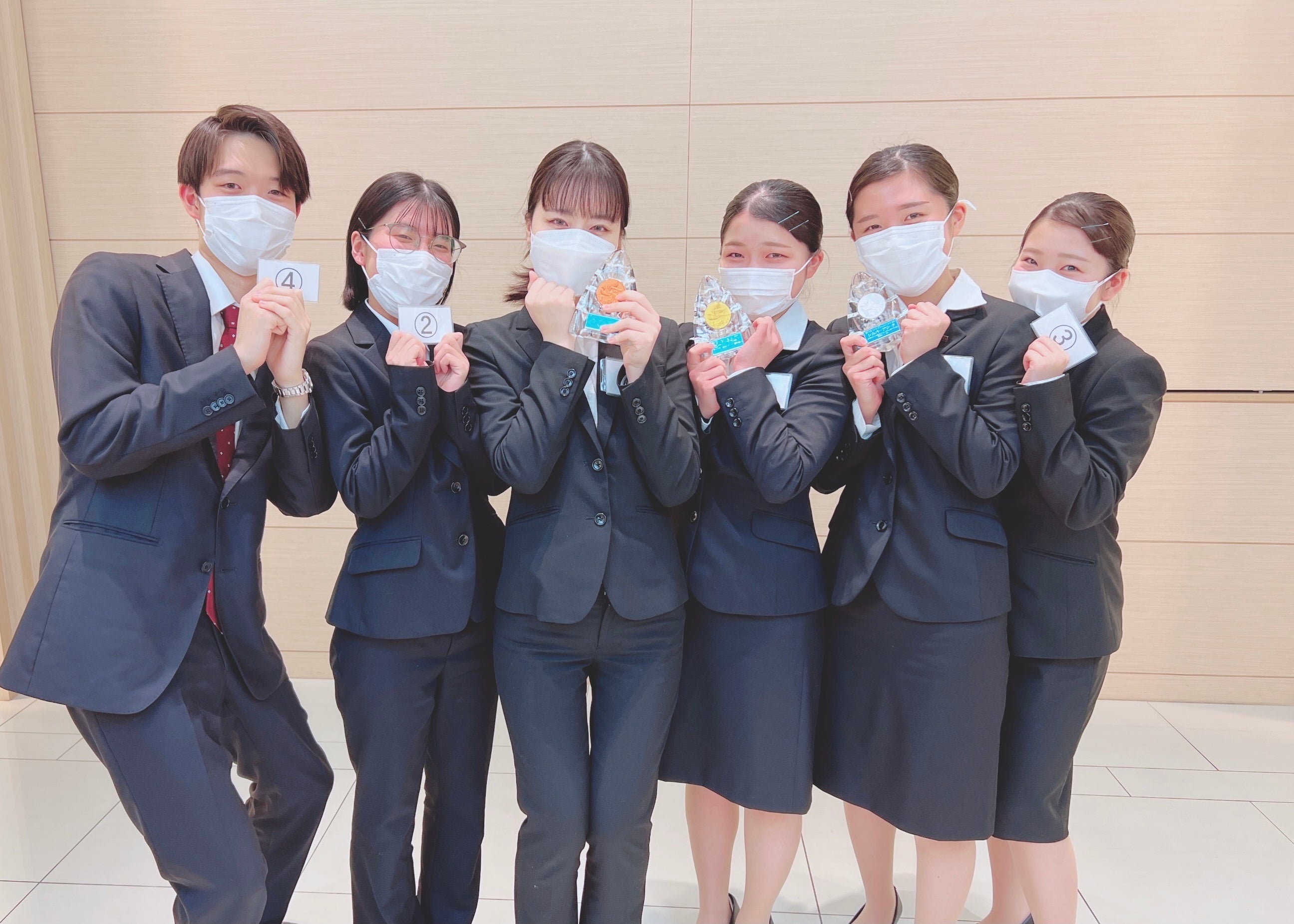 レセプションコンテストを終えた学生の様子