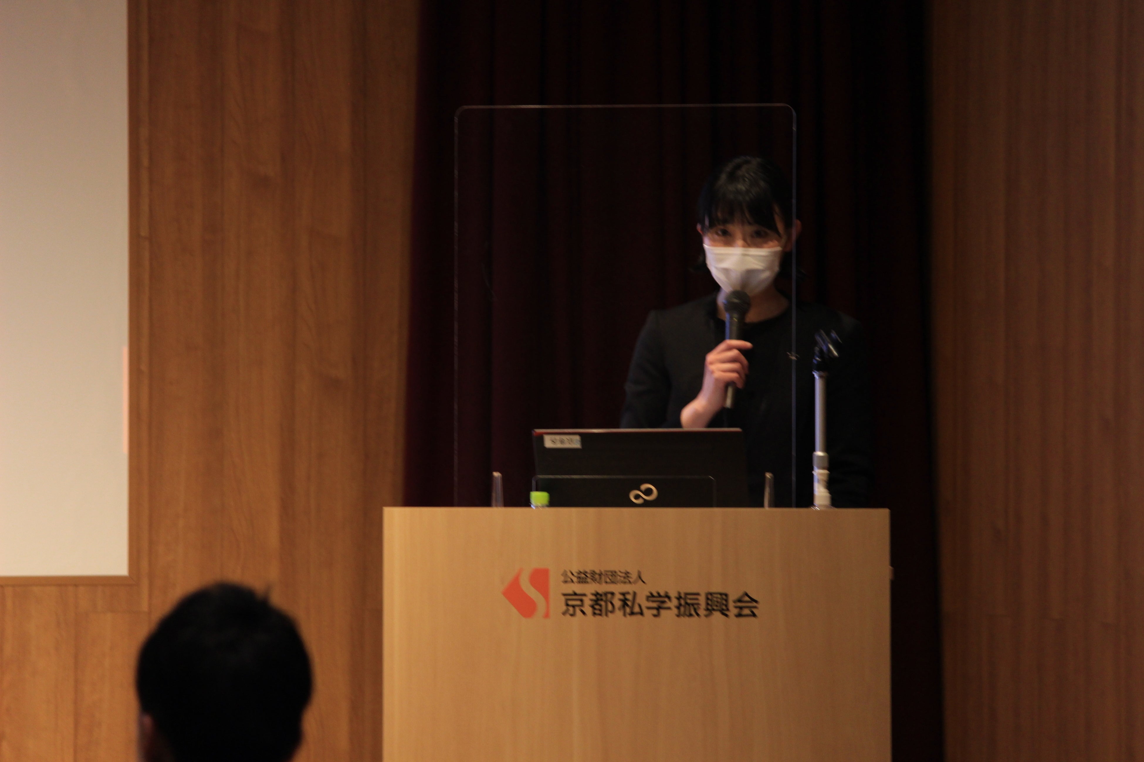 京都理容美容専修学校溝上委員による閉会あいさつ