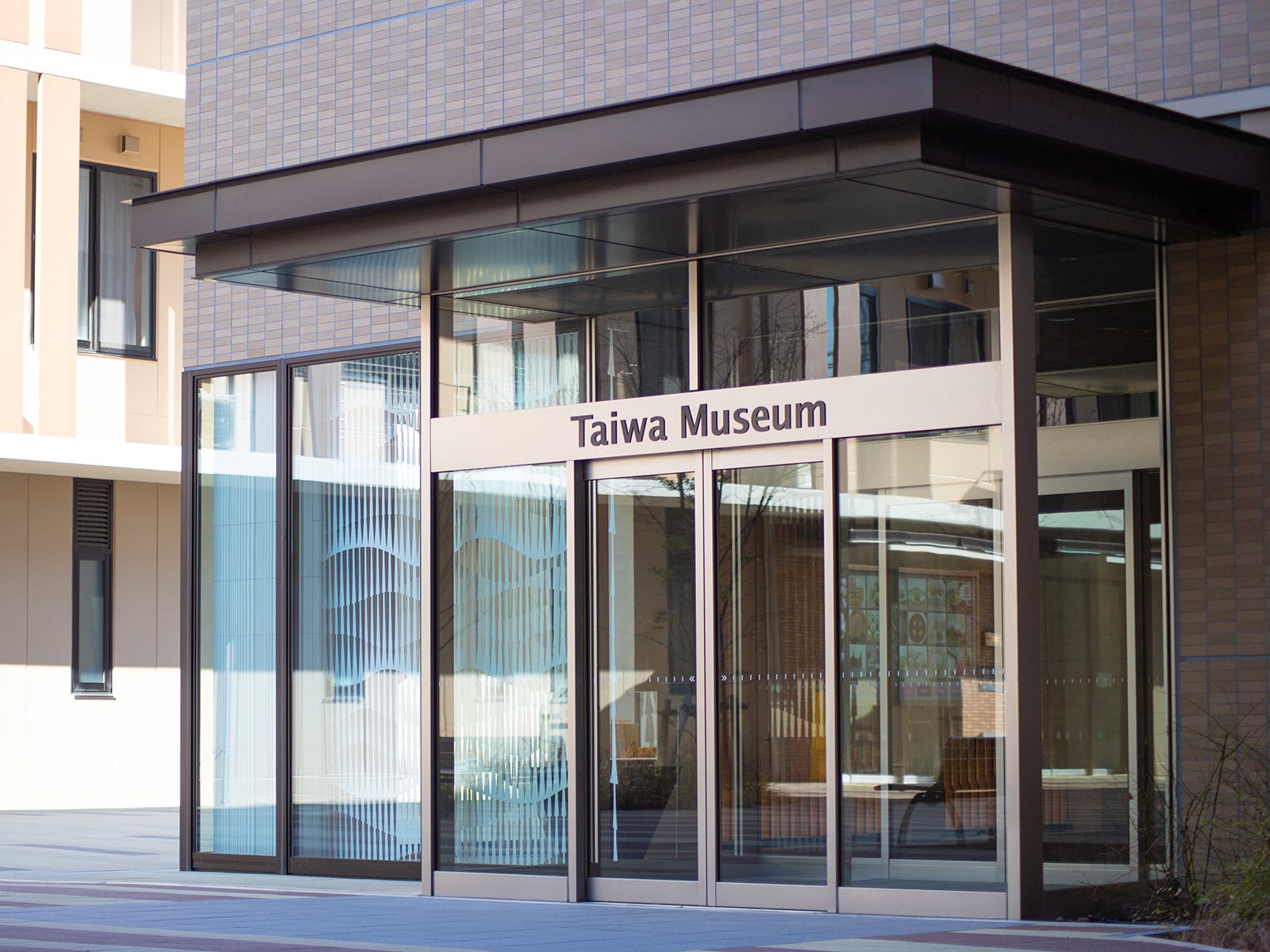 京都太秦に位置します