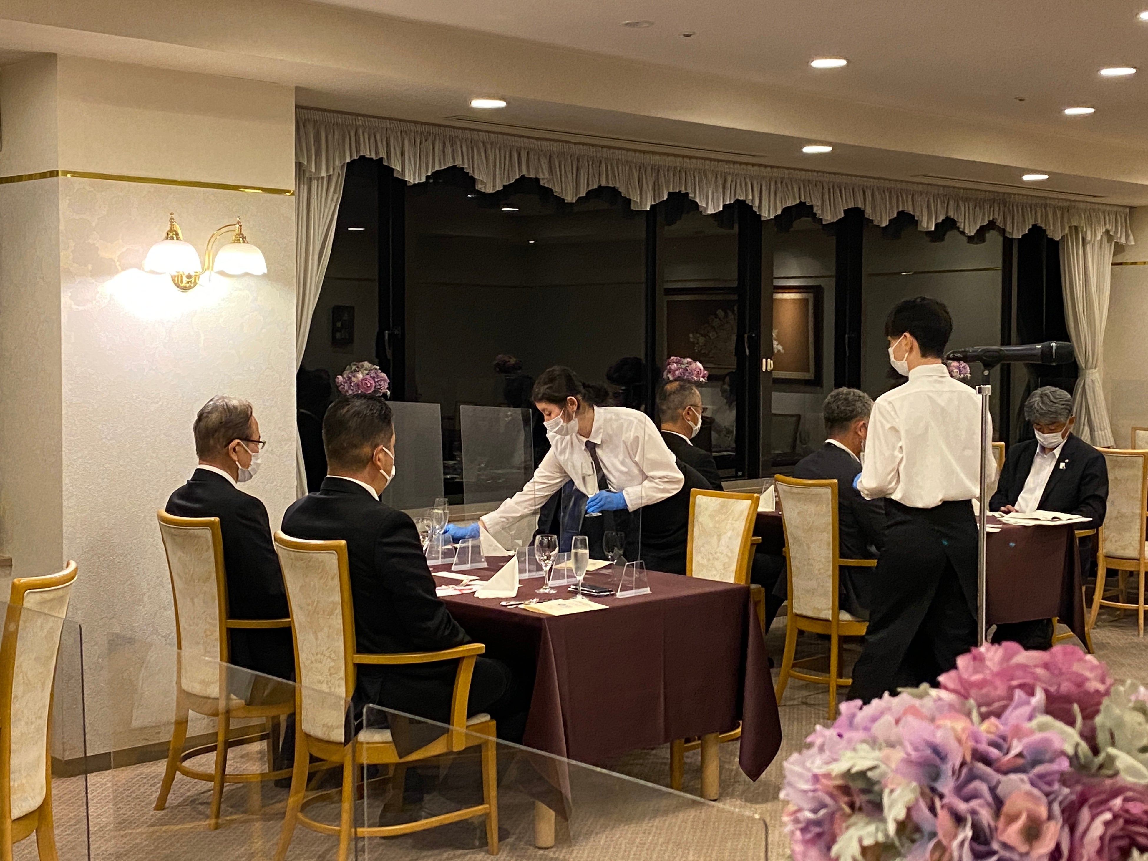 調理のみならずサービスも学生が担当