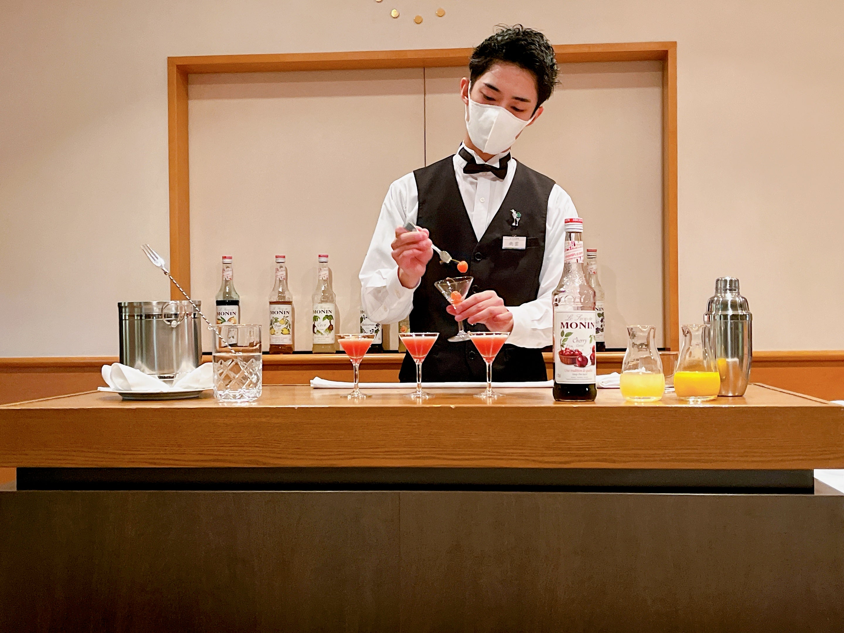 優勝者のカクテル作成の様子