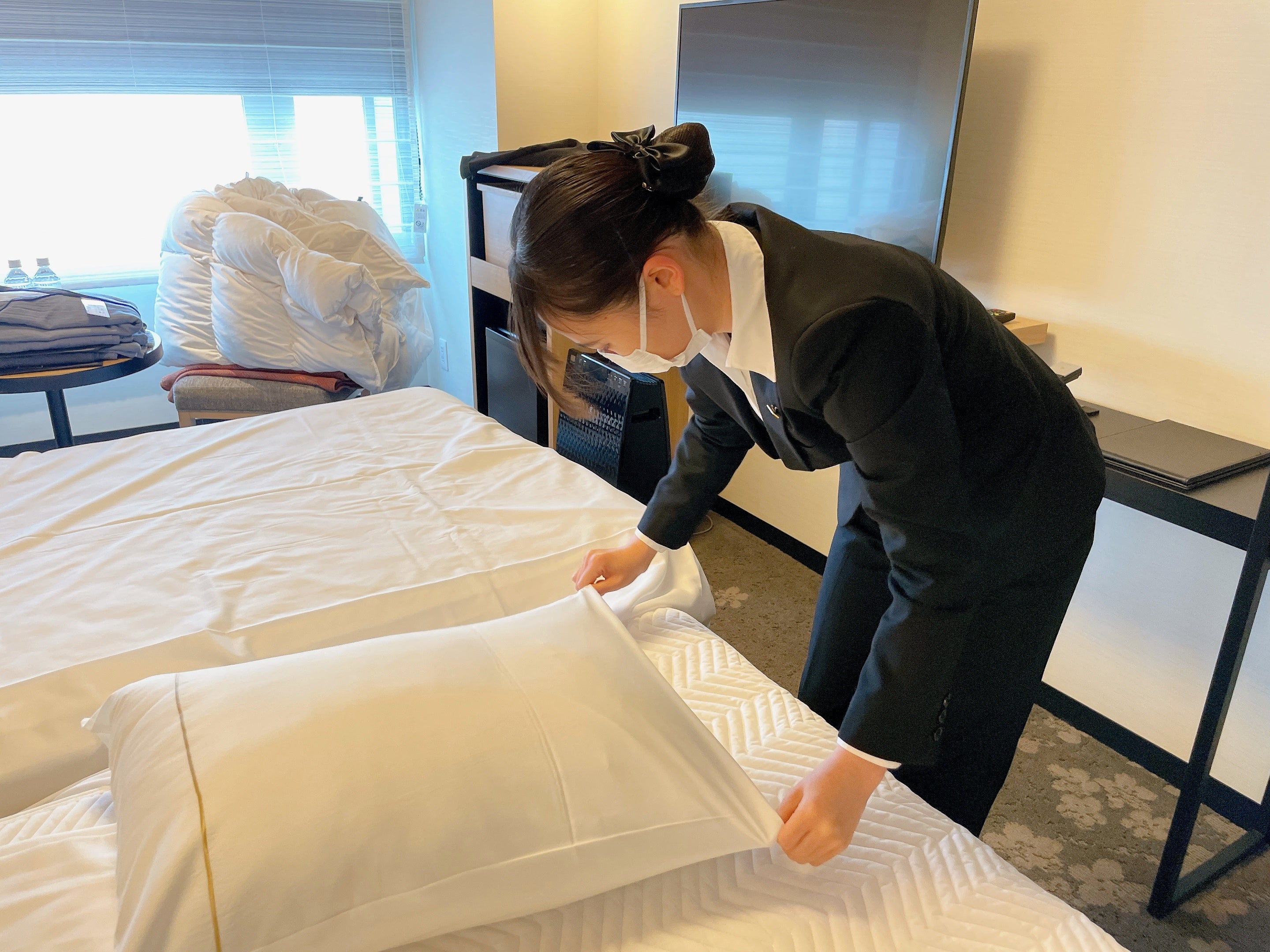 ベッドメイクの様子