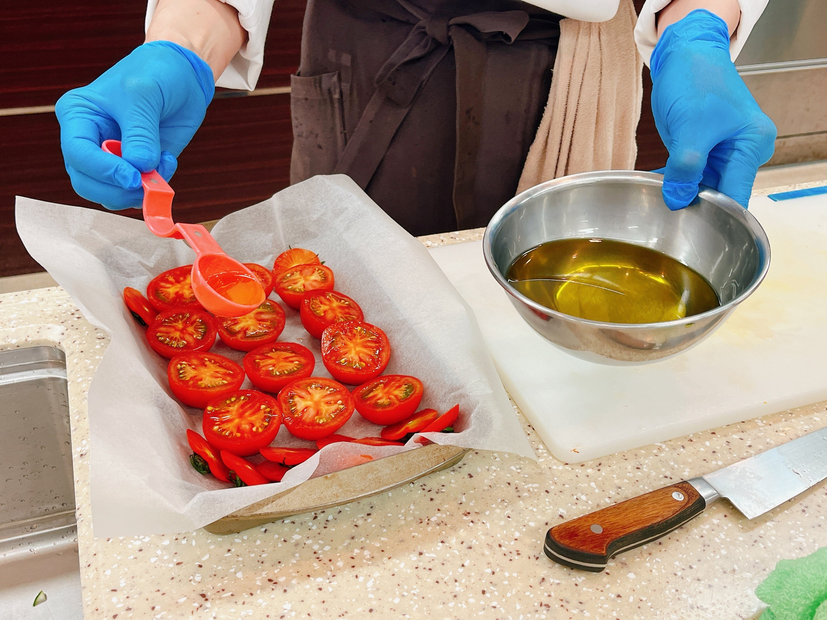 トマト調理の様子