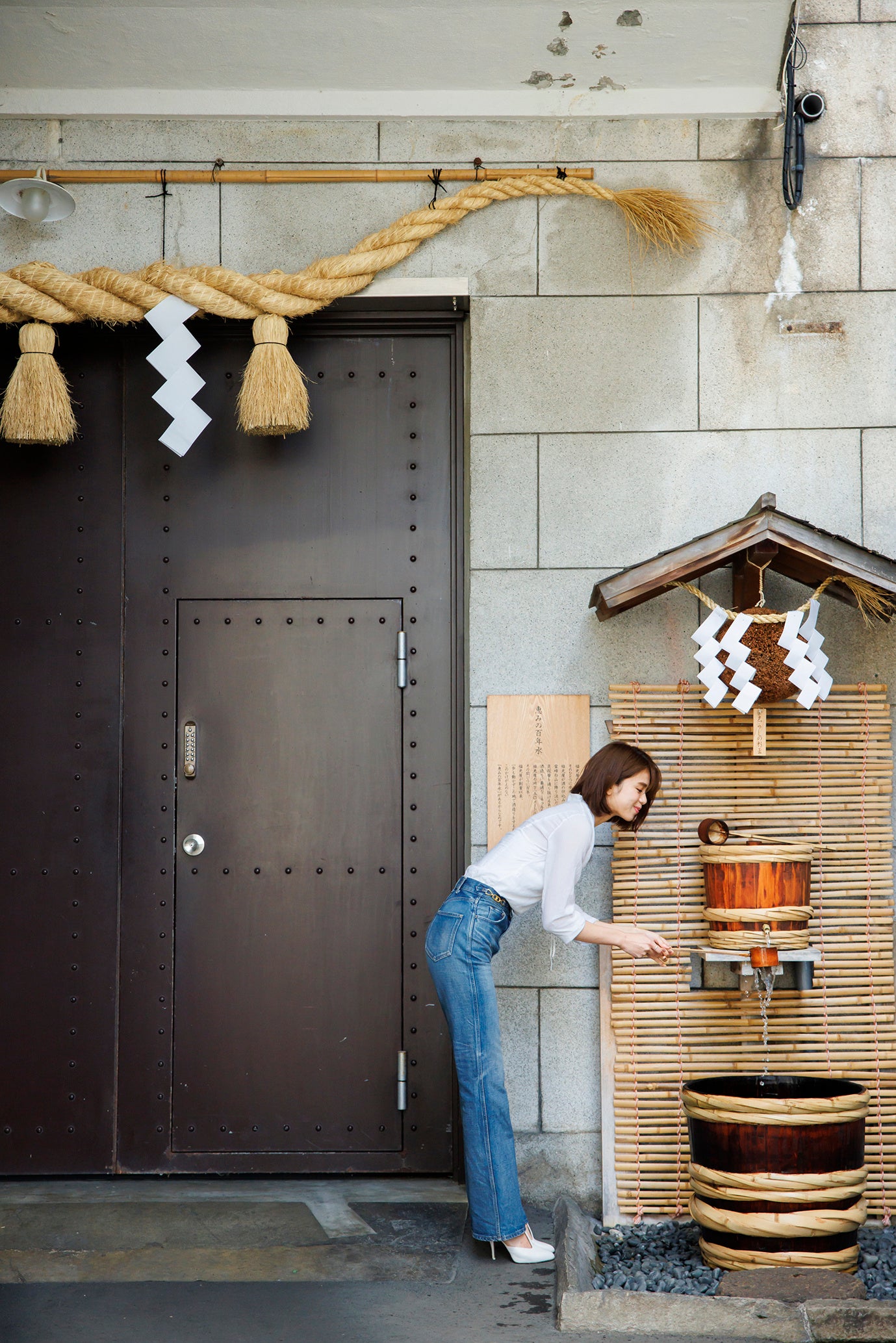 福光屋の仕込み水「百年水」と佐藤晴美さん