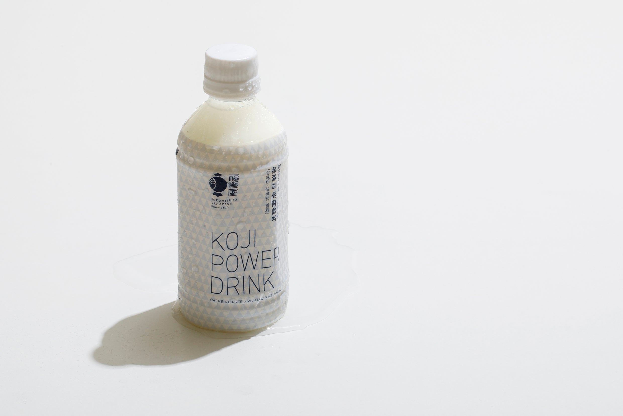 魔除けや厄除け、再生の意味をもつ吉祥文様「鱗文様」を配したデザイン