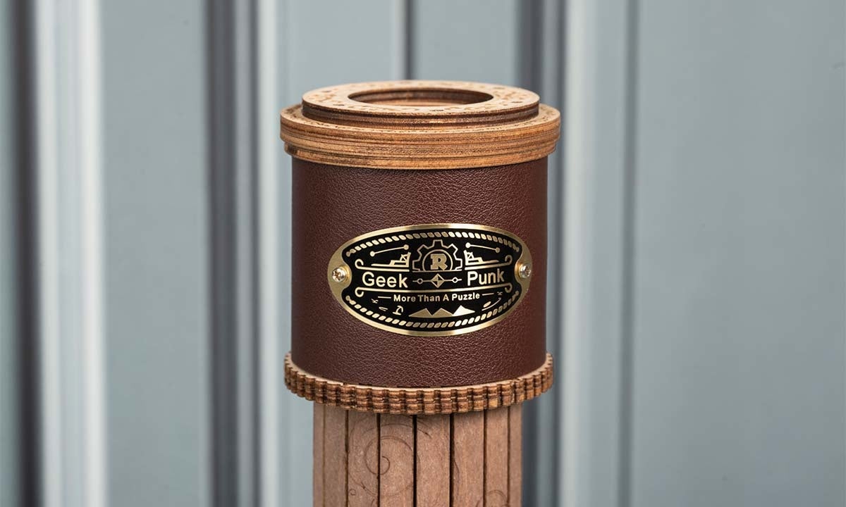 レザー＆メタルの異素材パーツがかっこいい