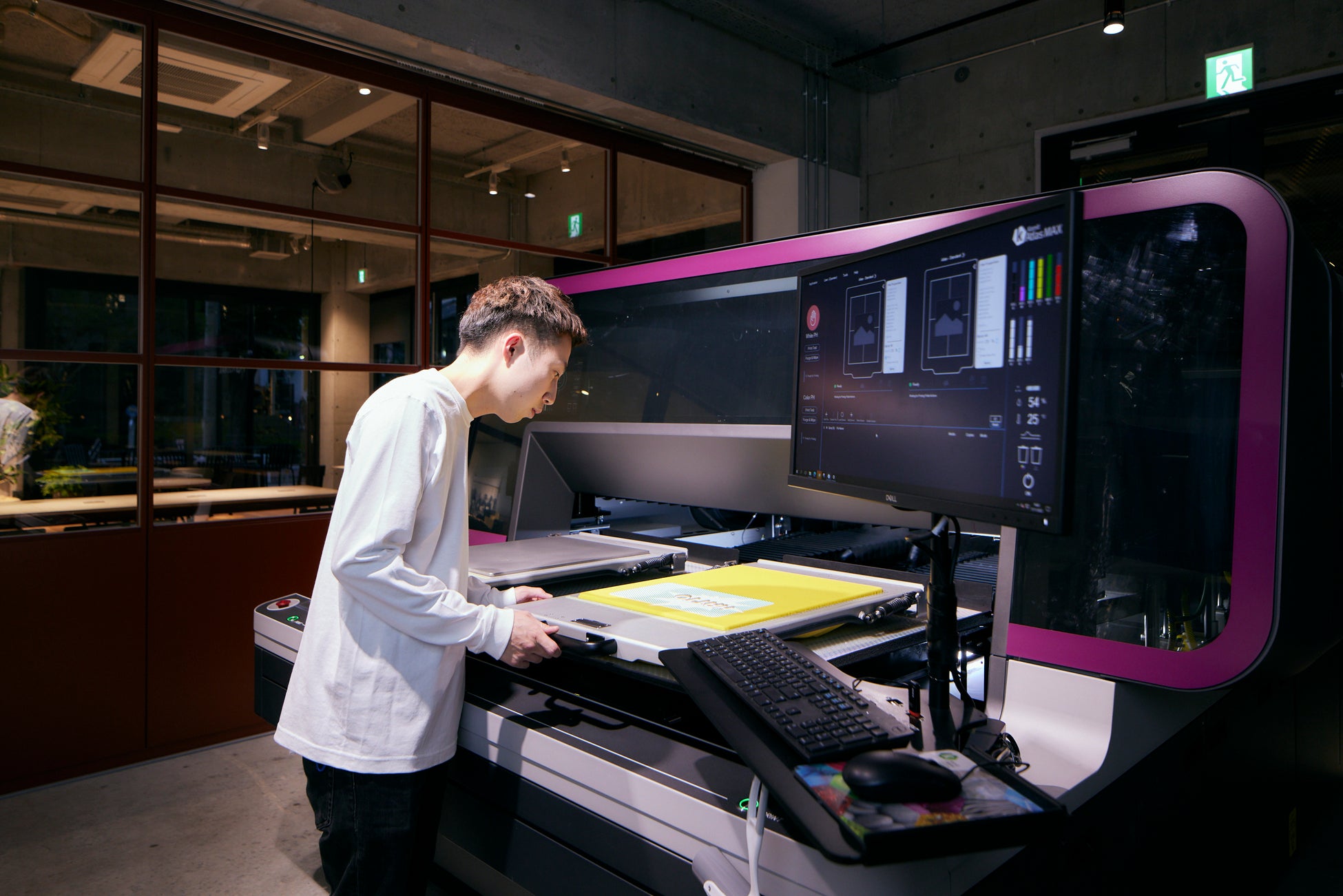 日本初導入の衣類プリンター、Atlas MAX