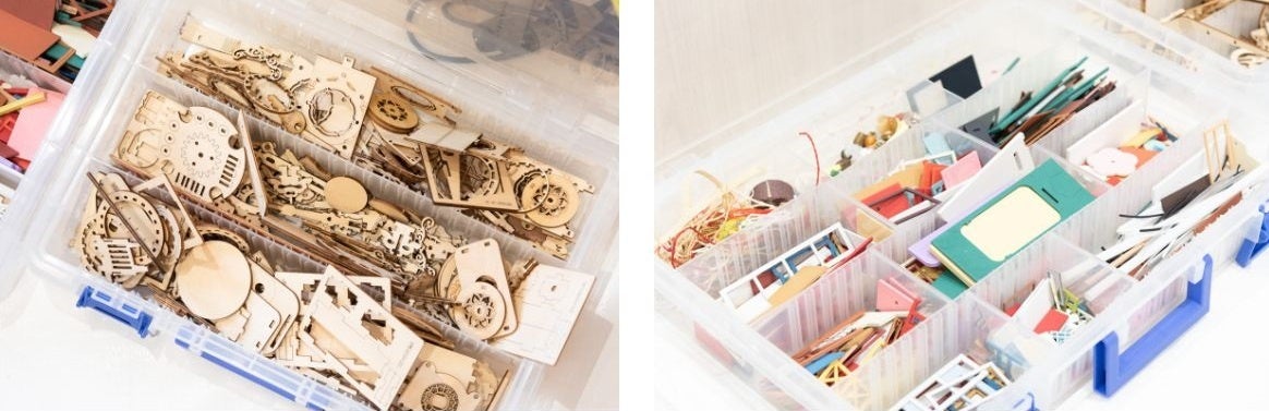 左：レーザーカットされたウッドパーツ　右：カラフルなウッドパーツやプラスチックパーツ