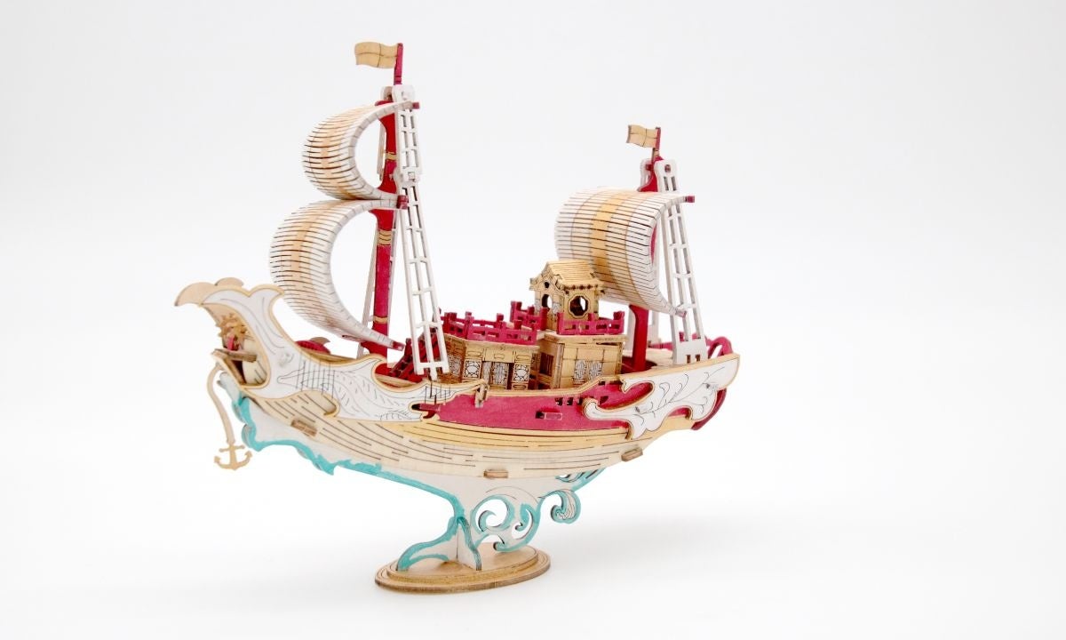 絵の具でアレンジされた宝船