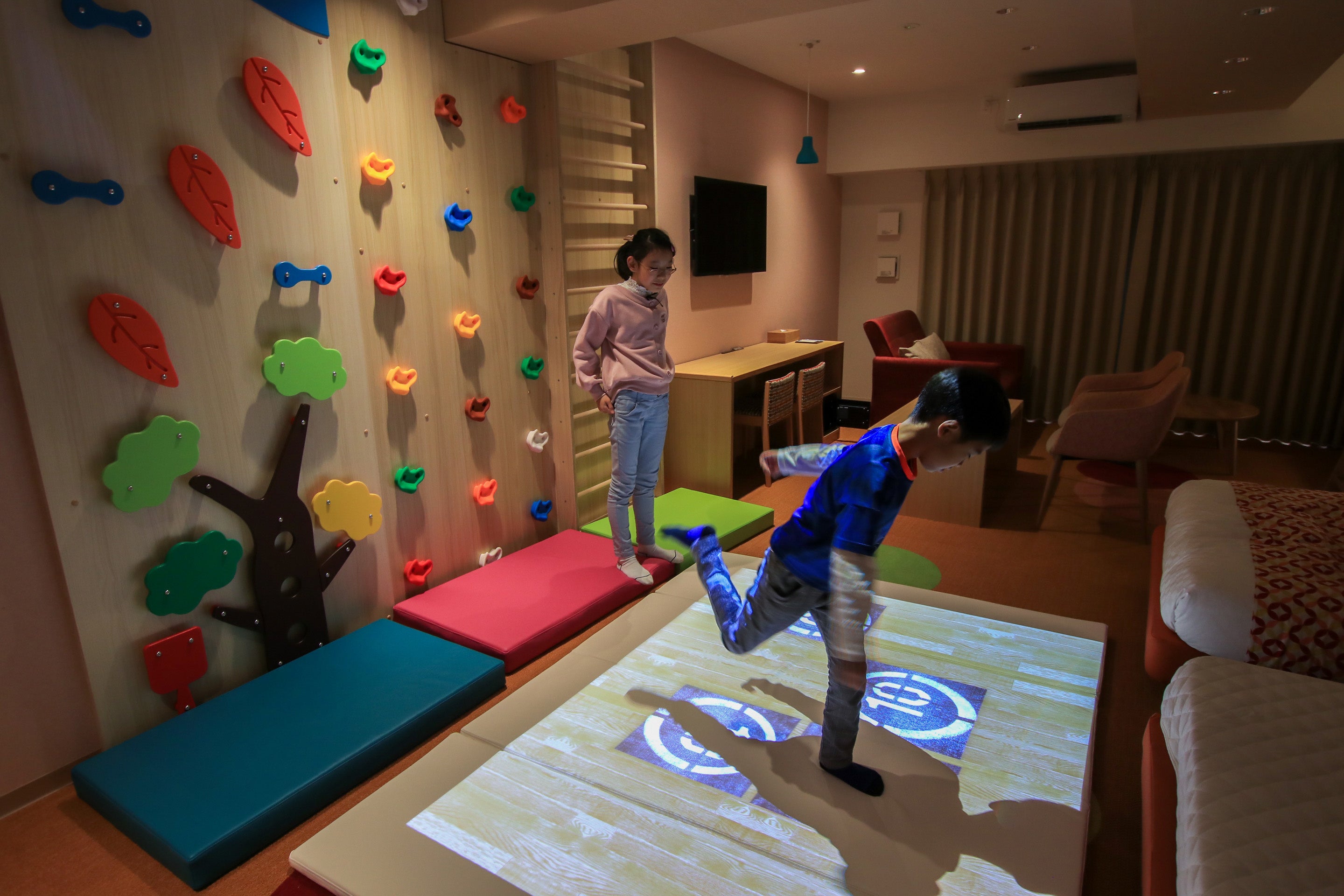 デンマークで開発された知育システムをNHK エデュケーショナルが日本向けにカスタマイズ