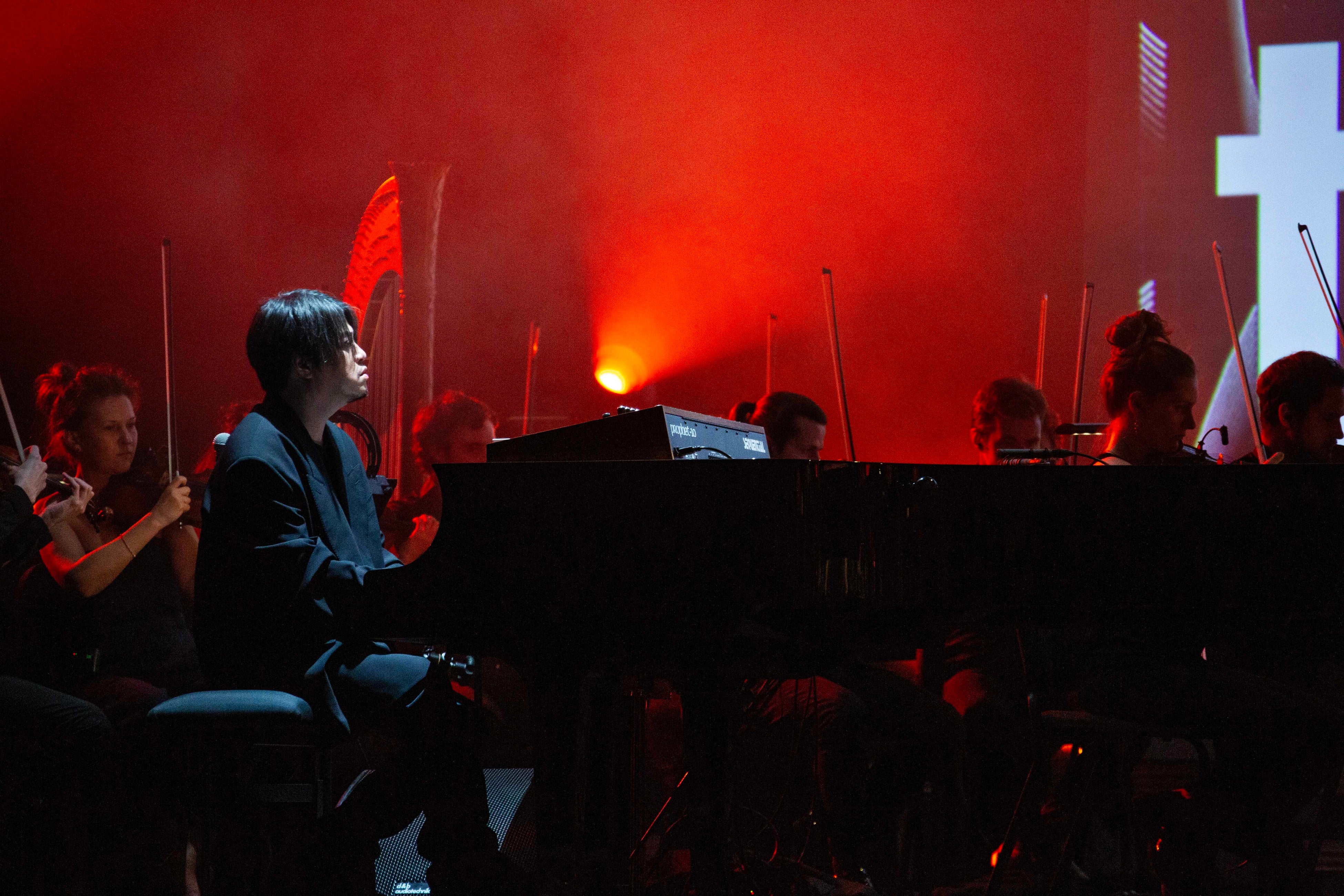 Photo by Claude Gassian