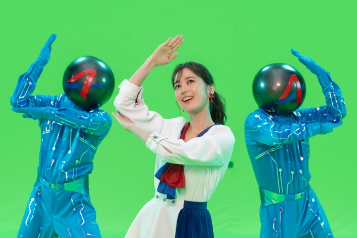 生田絵梨花さん史上最小!? 約3ナノメートルの姿で歌って踊る! ADEKA 新CM「素財姫(半導体の世界)篇」を10月4日(金)から放映開始 ...