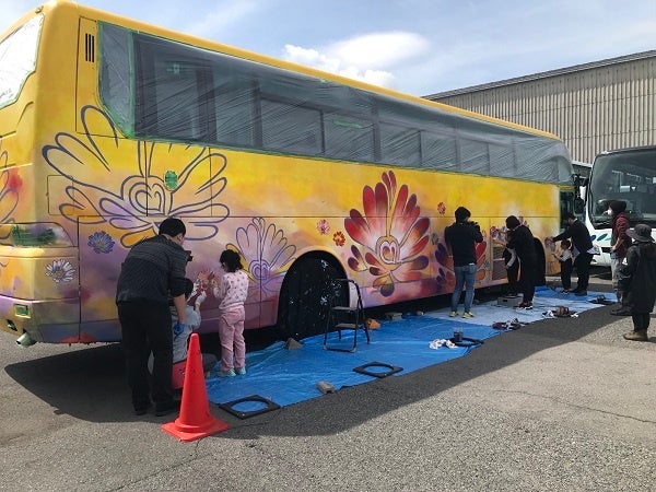 思い思いの色で描かれたコスモス号 （第3弾）