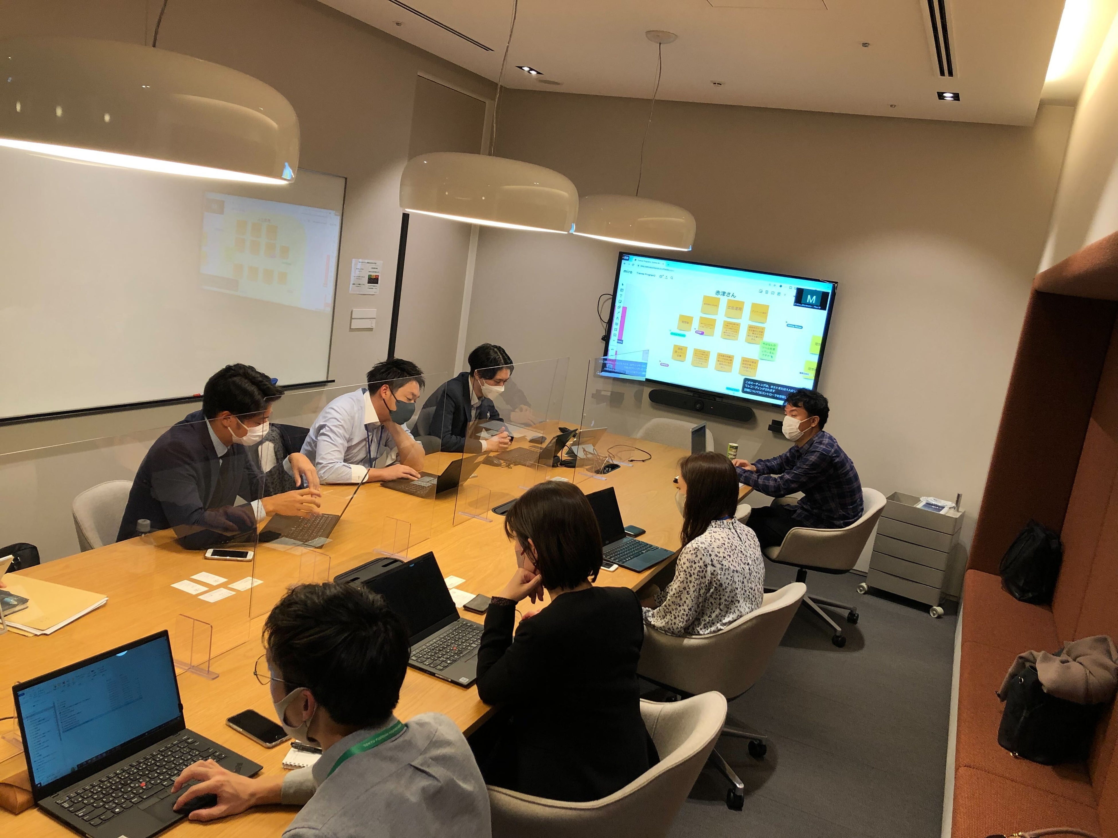 活発なディスカッションをする少数精鋭のメンバー