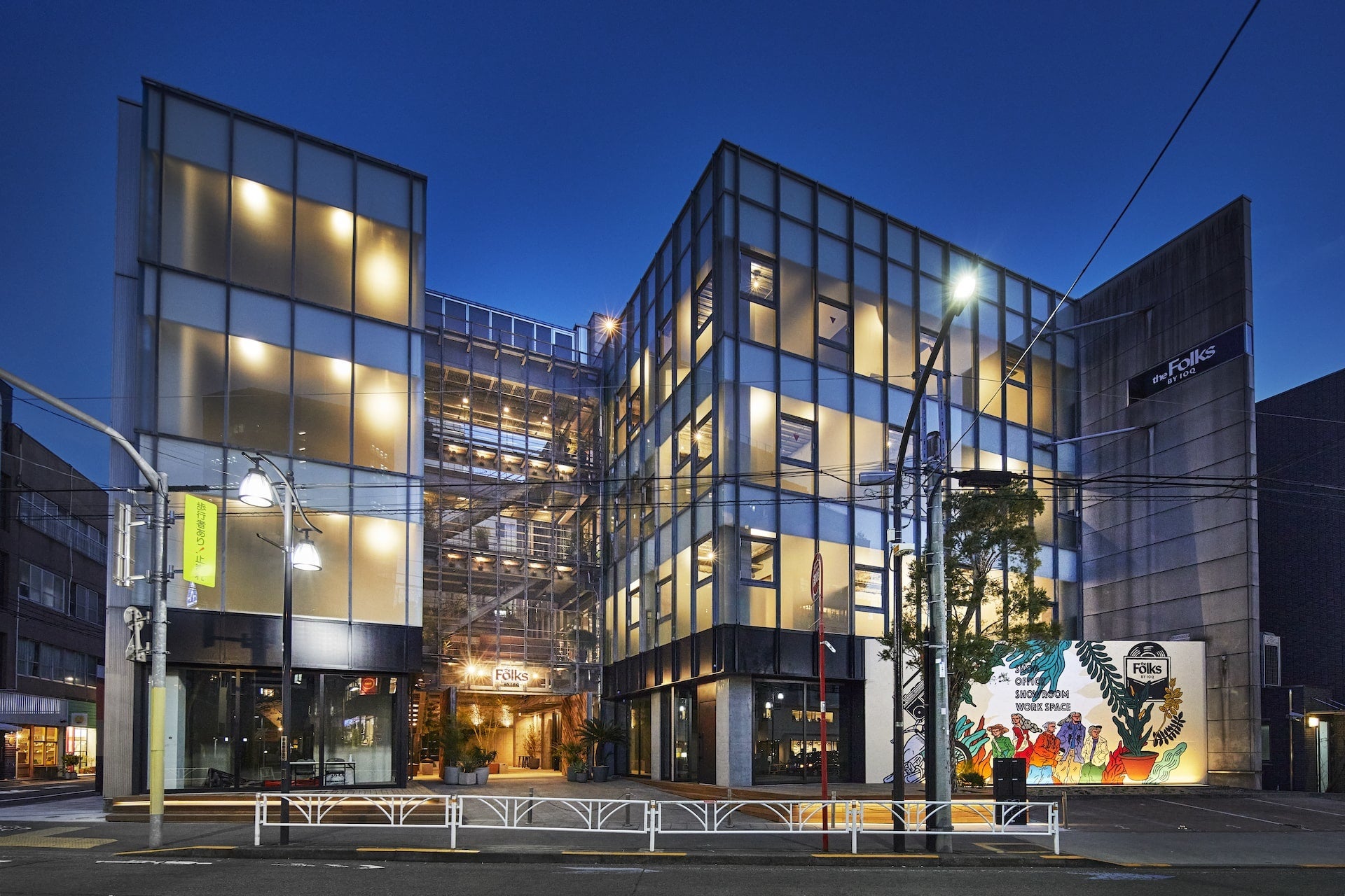 ▲施設の入り口に描かれた巨大なウォールアートは通り掛かる人々のフォトスポットになっている