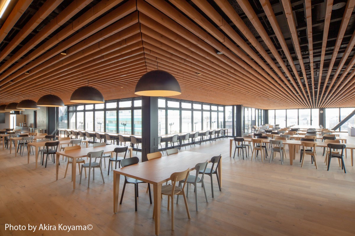 社員はランチが無料で食べられる社員食堂