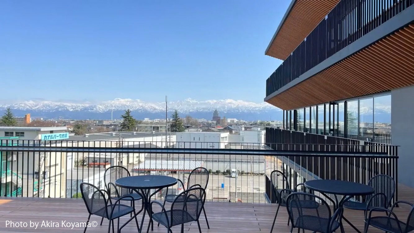 社屋から見える立山連峰