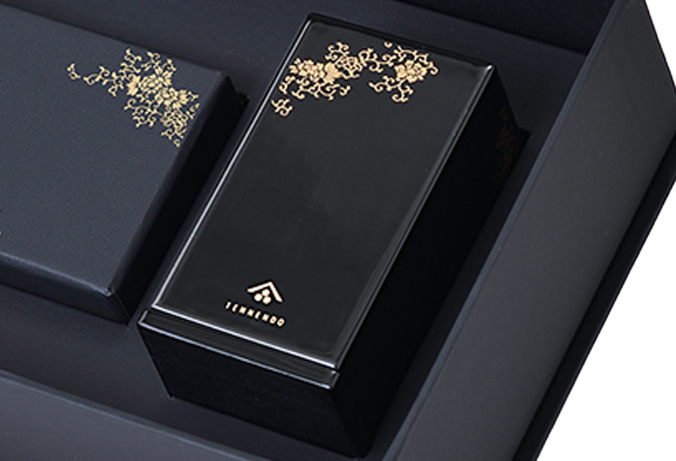 使いやすさを考えて「立てて置ける」お香入れを同梱