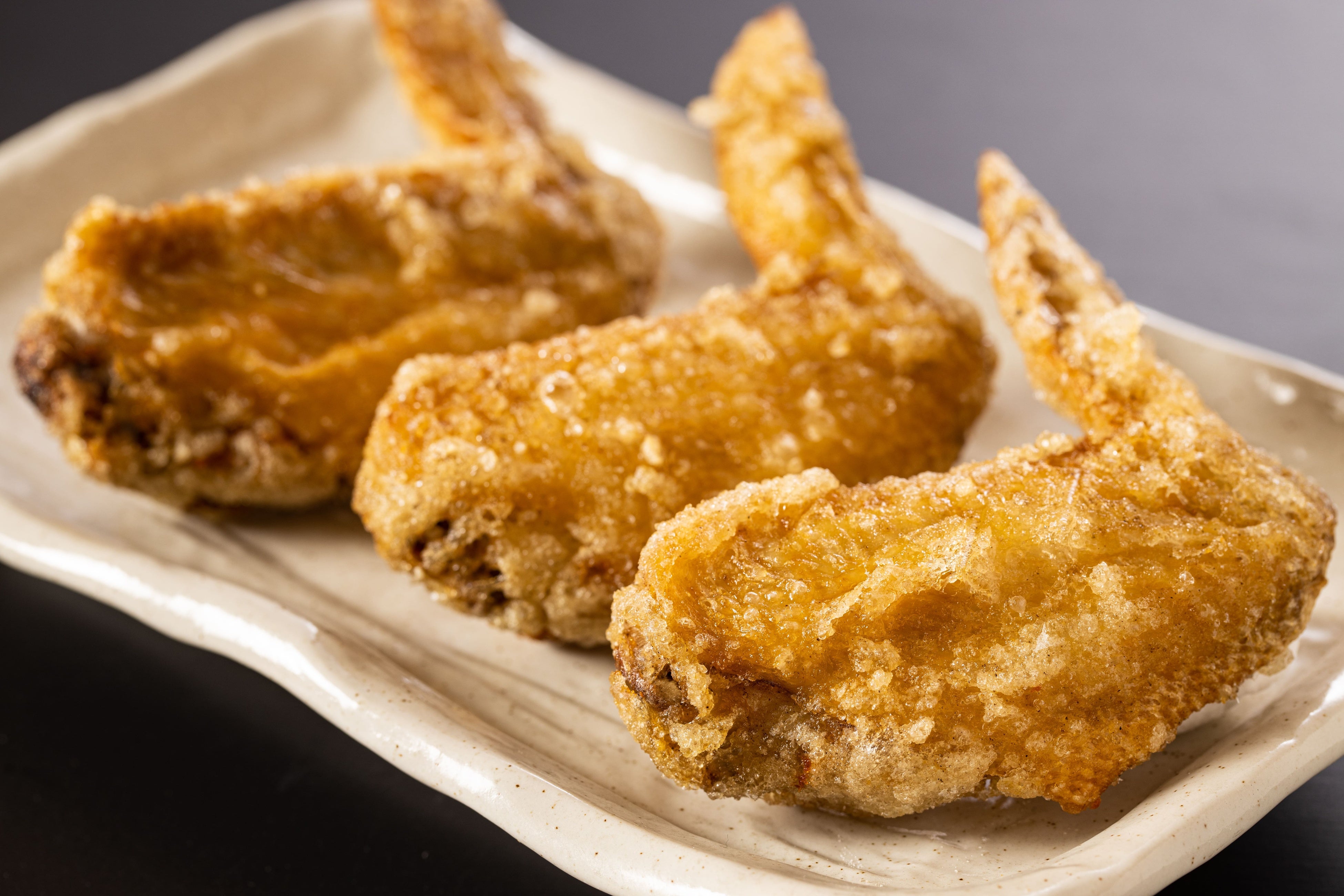 ビールのお供に塩てば唐揚げ（３本）390円（税込）