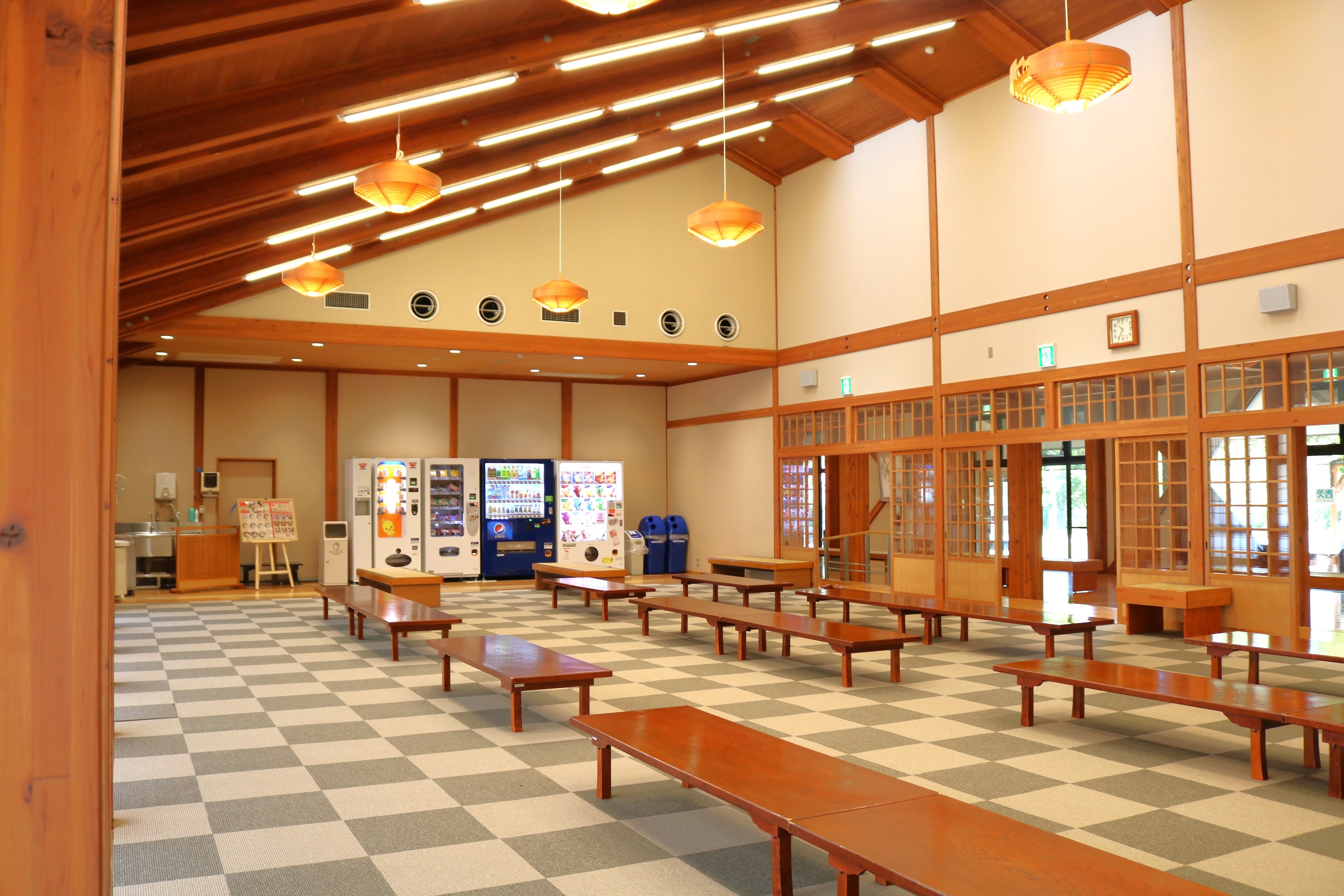 広々とした休憩所の大広間