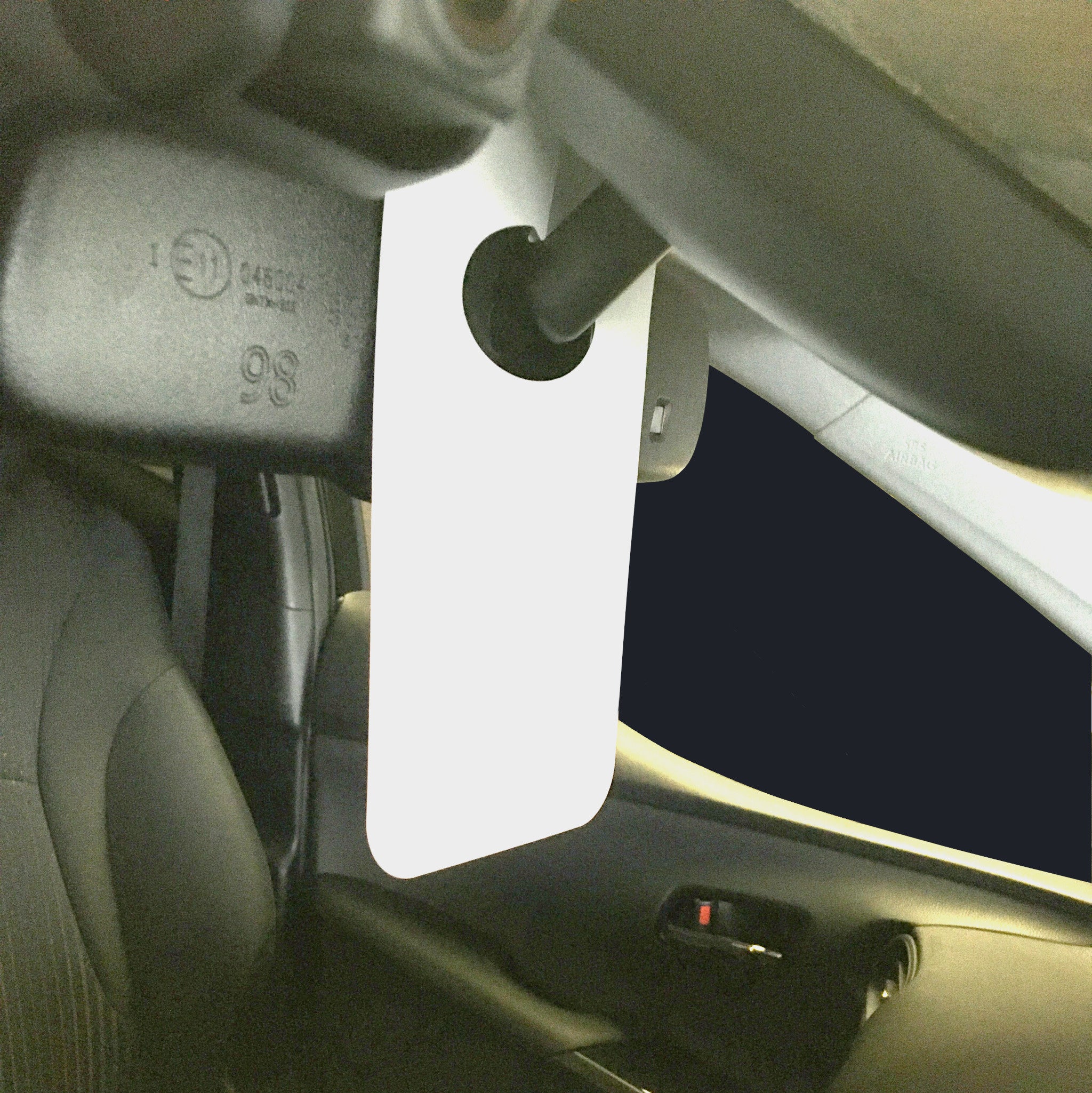 ルームミラーに取り付けたＲＦＩＤハンギングタグ