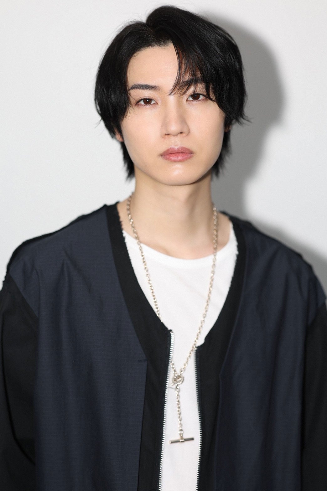 【即購入○】桜田通 直筆サイン入り ルームシューズ 俳優桜田通さんをゲストに迎え、スペシャルライブを配信。注目の