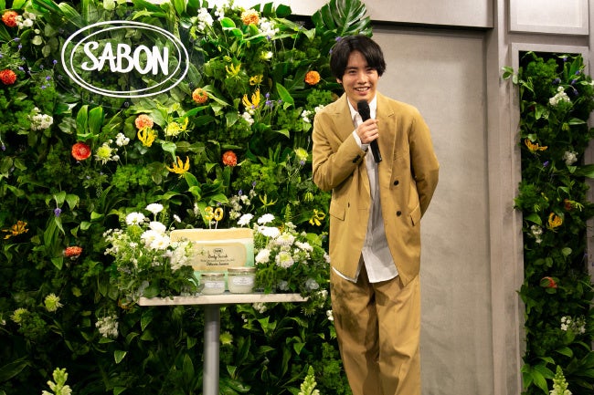 俳優・赤楚衛二さんがSABONの新ボディスクラブをアンバサダー就任!30歳の誕生日とサプライズも 俳優・赤楚衛二さんがSABONの新ボディスクラブをアンバサダー就任!30歳の誕生日とサプライズも