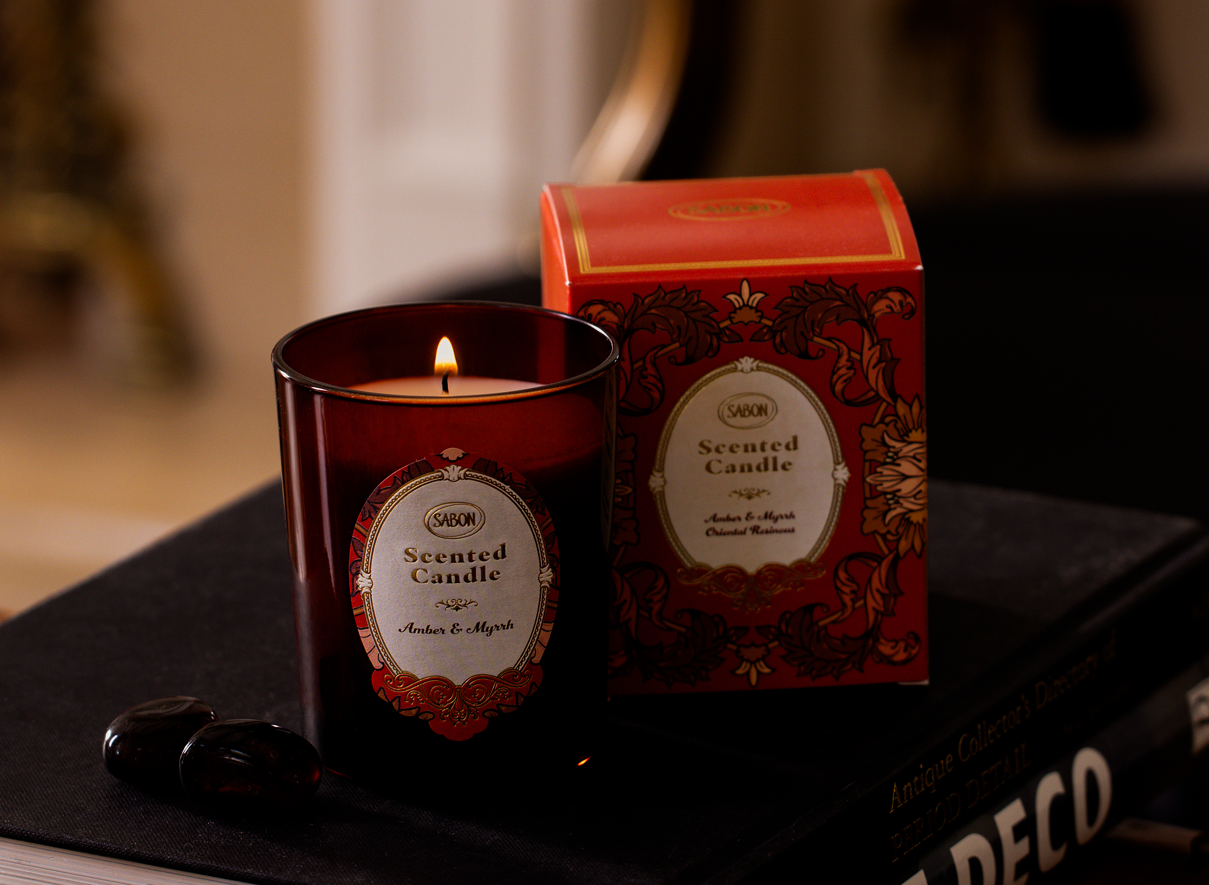 優雅な香りと幻想的な灯りが、空間に魔法を。SABONより