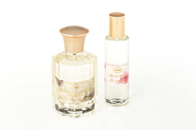 （画像左から）『オー ドゥ サボン パチュリ・ラベンダー・バニラ』80mL、『オー ドゥ サボン グリーン・ローズ』30mL