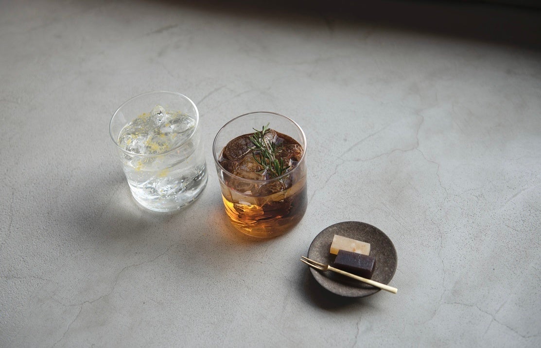 左：柑橘のジンソニック、中央：冬のジンジンジャー